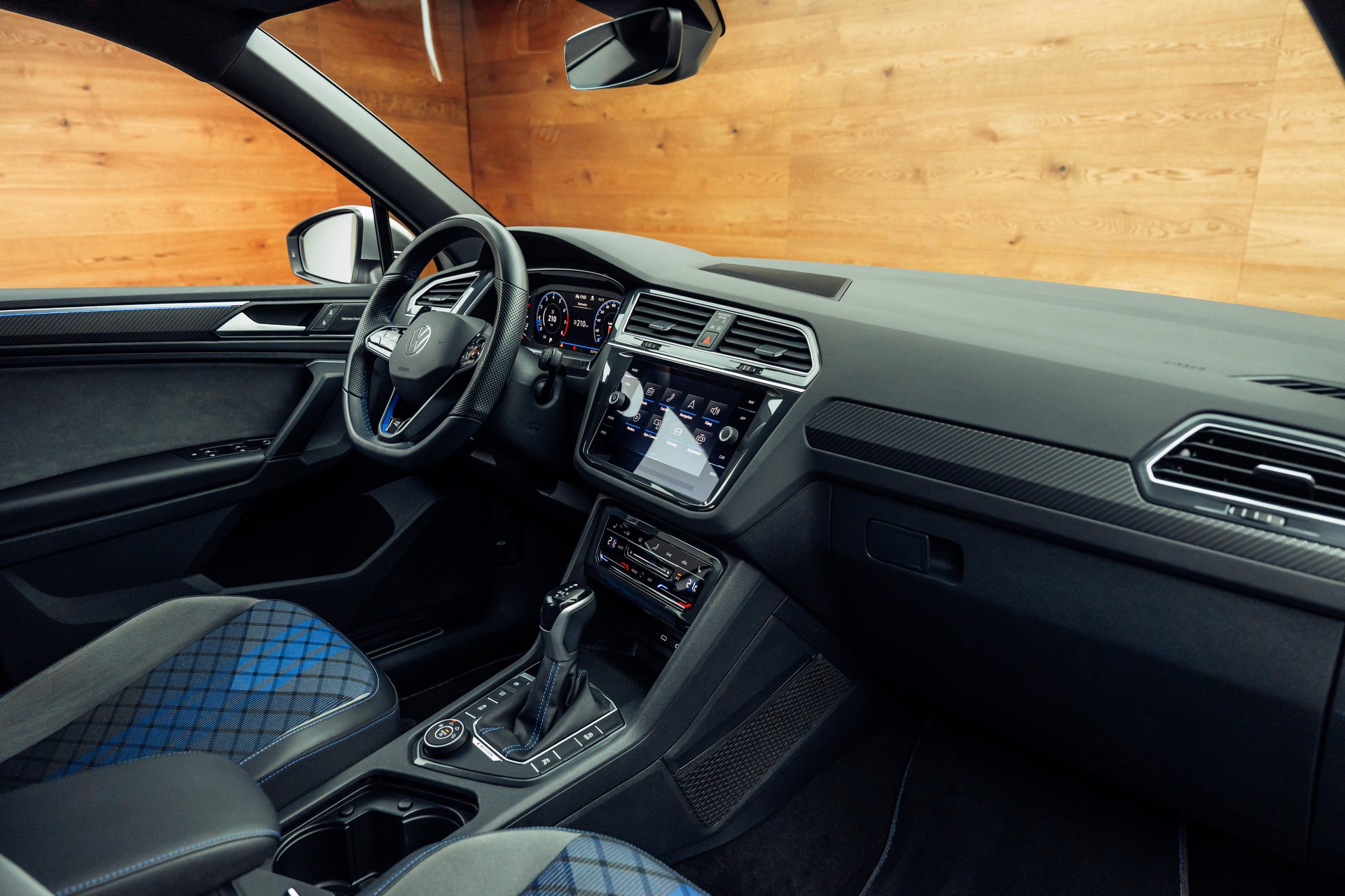VW Tiguan 2.0TSI R 4Motion DSG-image-6