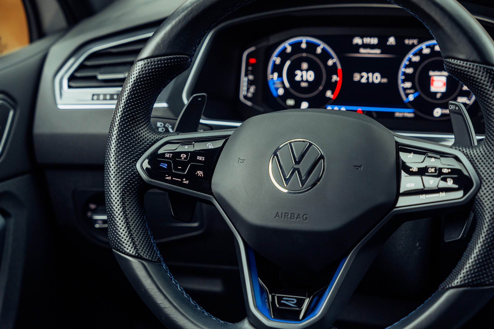 VW Tiguan 2.0TSI R 4Motion DSG-image-19
