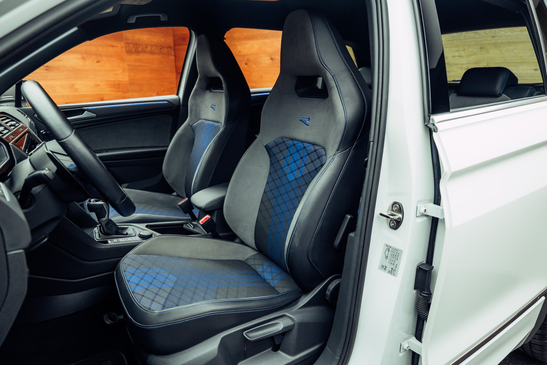 VW Tiguan 2.0TSI R 4Motion DSG-image-7