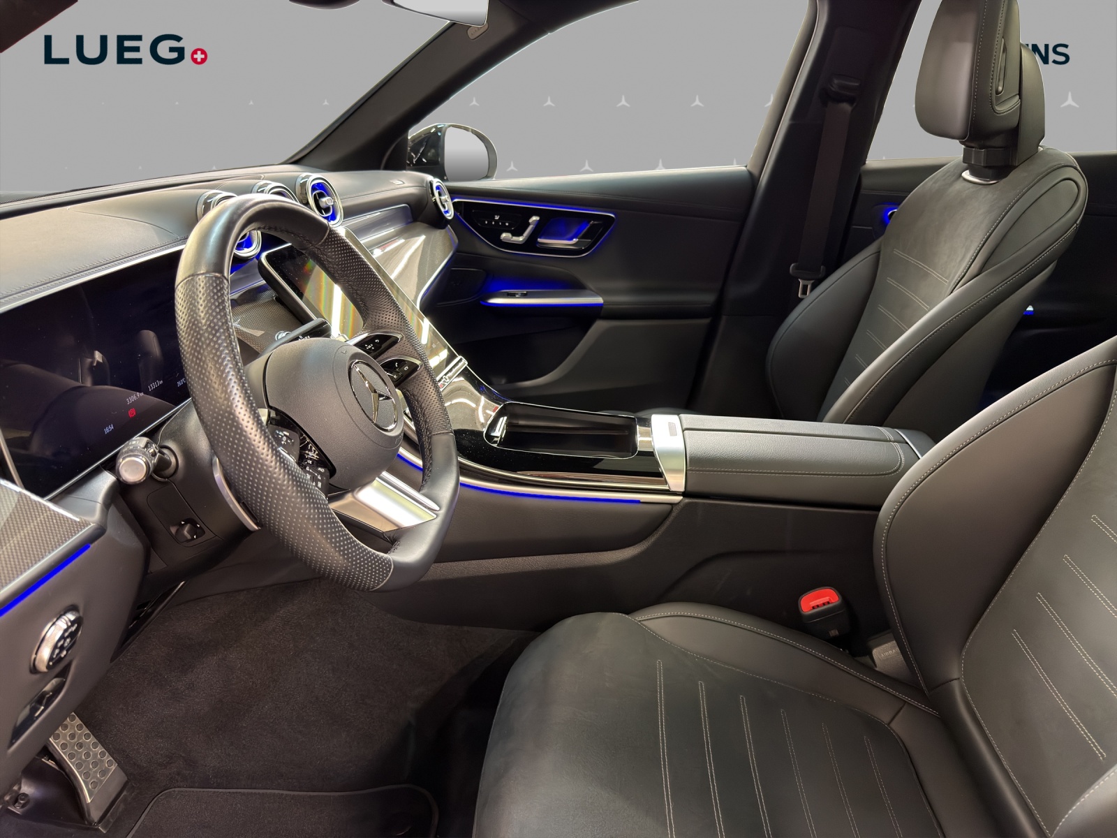MERCEDES-BENZ GLC 300 4M - AMG / 360 Grad Kamera / Panorama-Dach / AHK-image-7