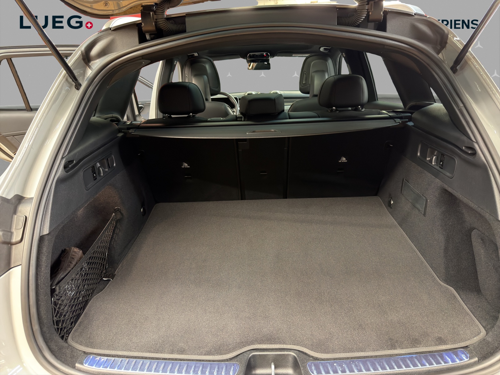 MERCEDES-BENZ GLC 300 4M - AMG / 360 Grad Kamera / Panorama-Dach / AHK-image-14