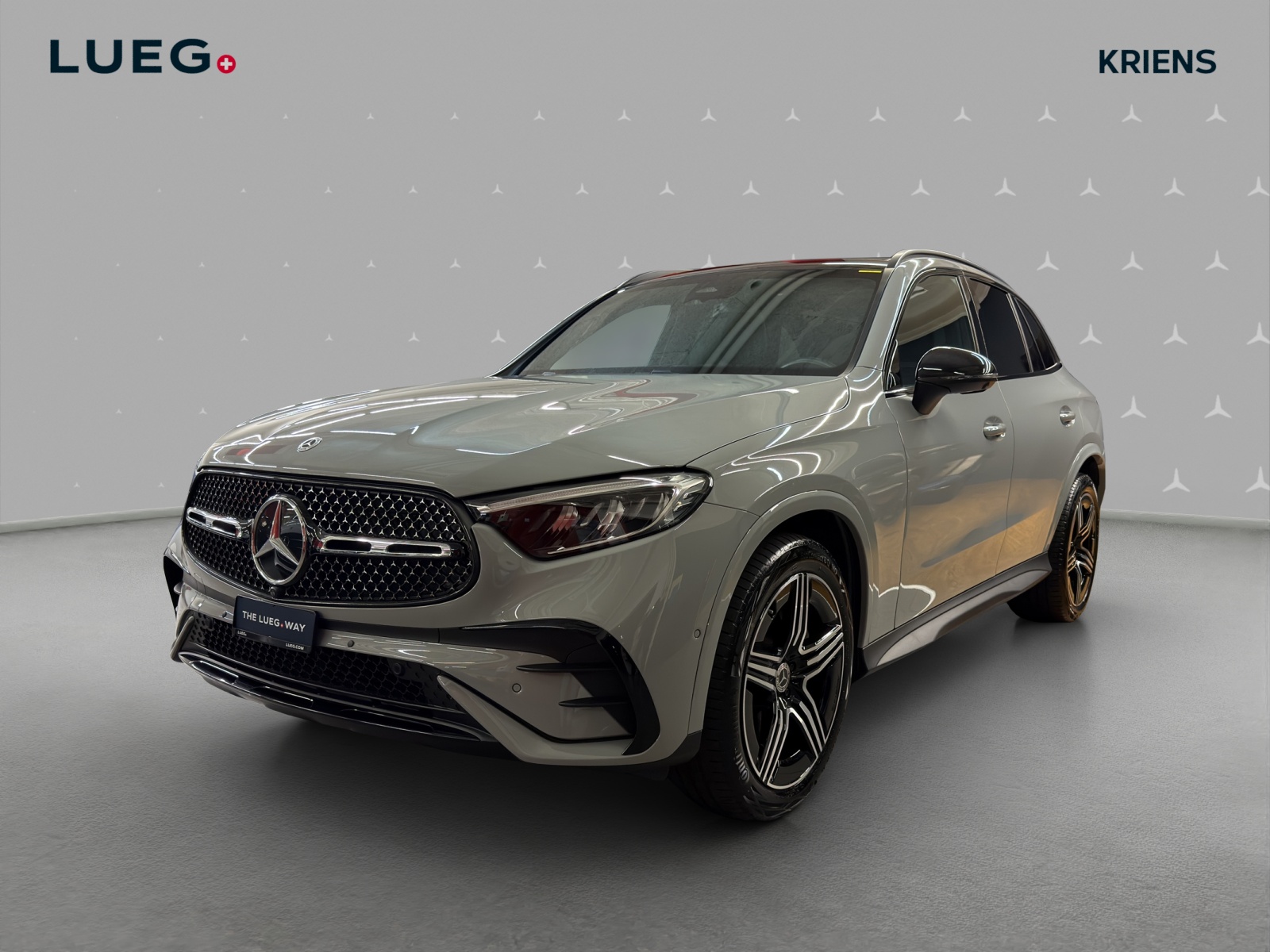 MERCEDES-BENZ GLC 300 4M - AMG / 360 Grad Kamera / Panorama-Dach / AHK-image-0