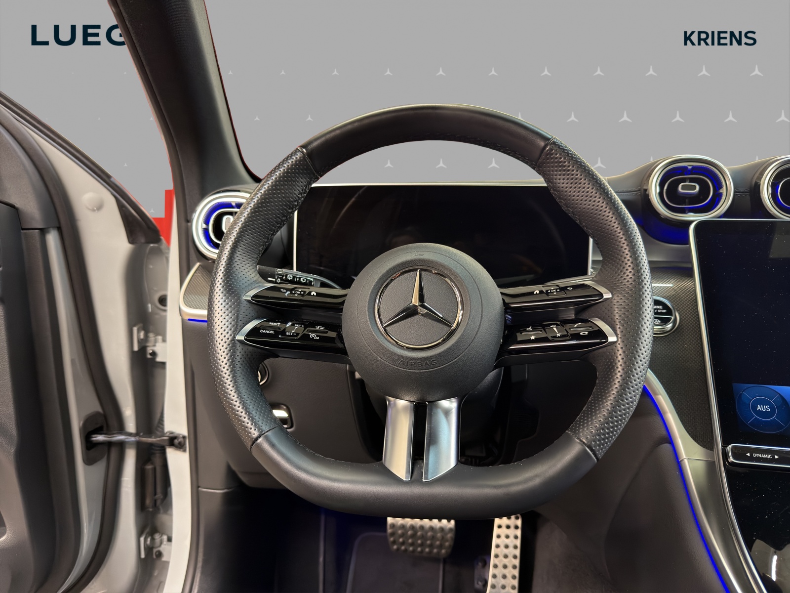 MERCEDES-BENZ GLC 300 4M - AMG / 360 Grad Kamera / Panorama-Dach / AHK-image-9