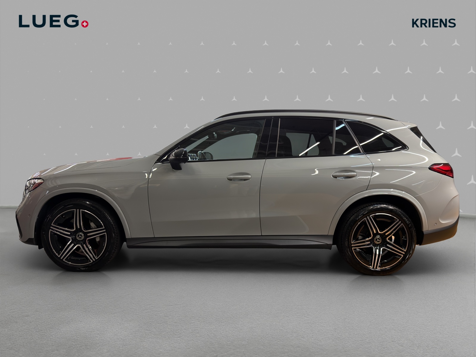 MERCEDES-BENZ GLC 300 4M - AMG / 360 Grad Kamera / Panorama-Dach / AHK-image-1