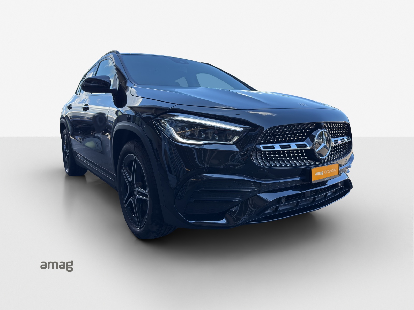 MERCEDES-BENZ GLA 200 AMG Line 7G-DCT-image-5