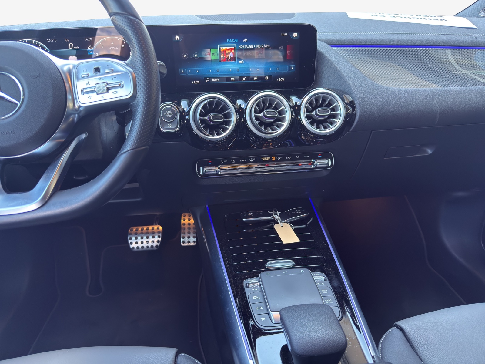 MERCEDES-BENZ GLA 200 AMG Line 7G-DCT-image-10