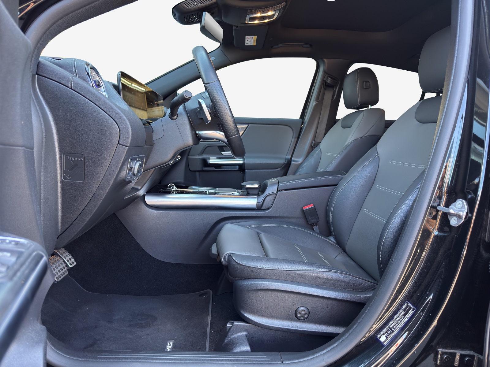 MERCEDES-BENZ GLA 200 AMG Line 7G-DCT-image-7