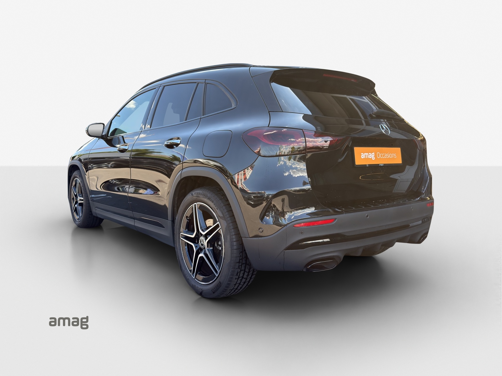 MERCEDES-BENZ GLA 200 AMG Line 7G-DCT-image-2