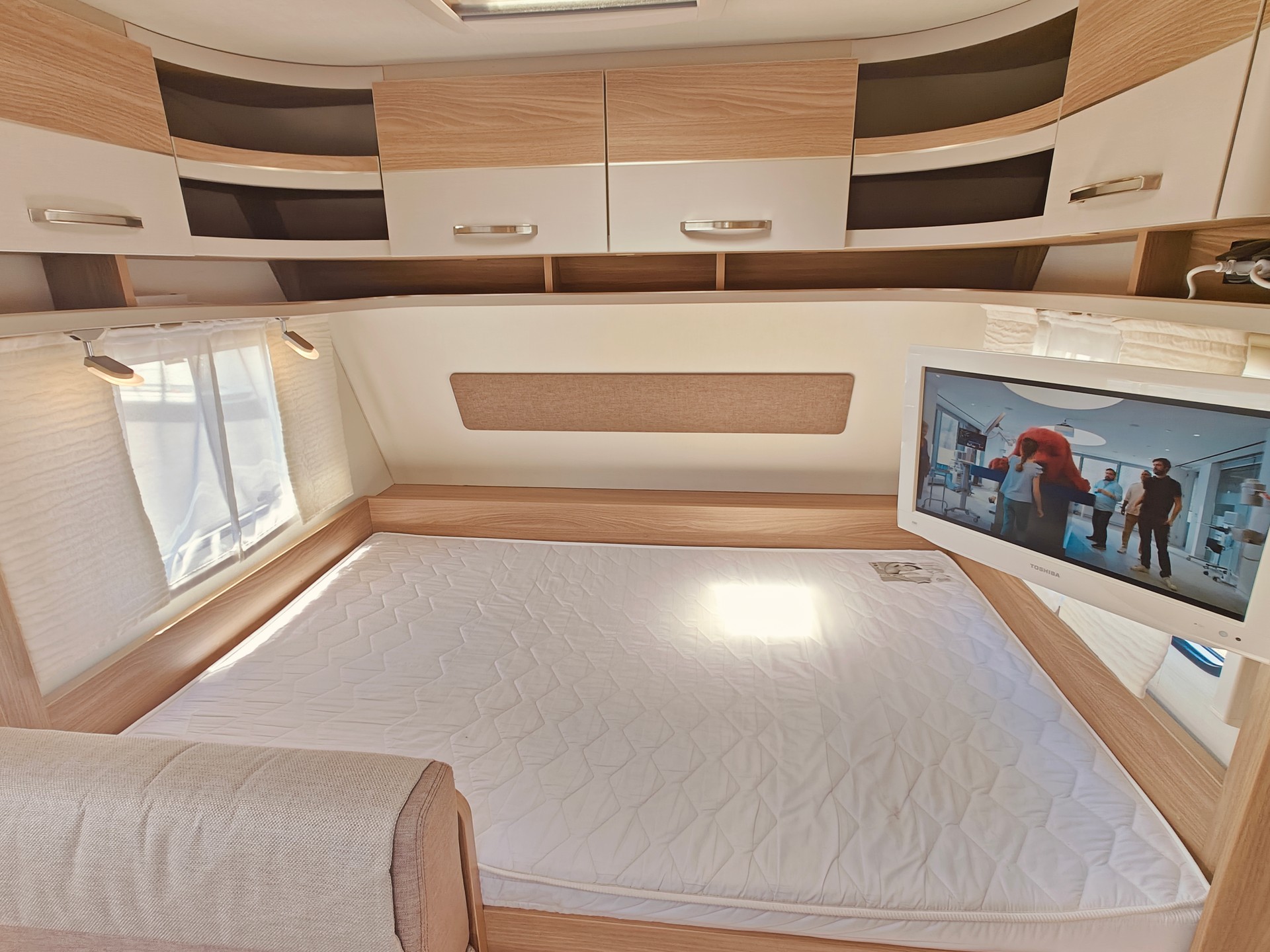 BÜRSTNER Premio 495 TK -- Stockbett -- Markise & SET -- Luftvorzelt-image-15
