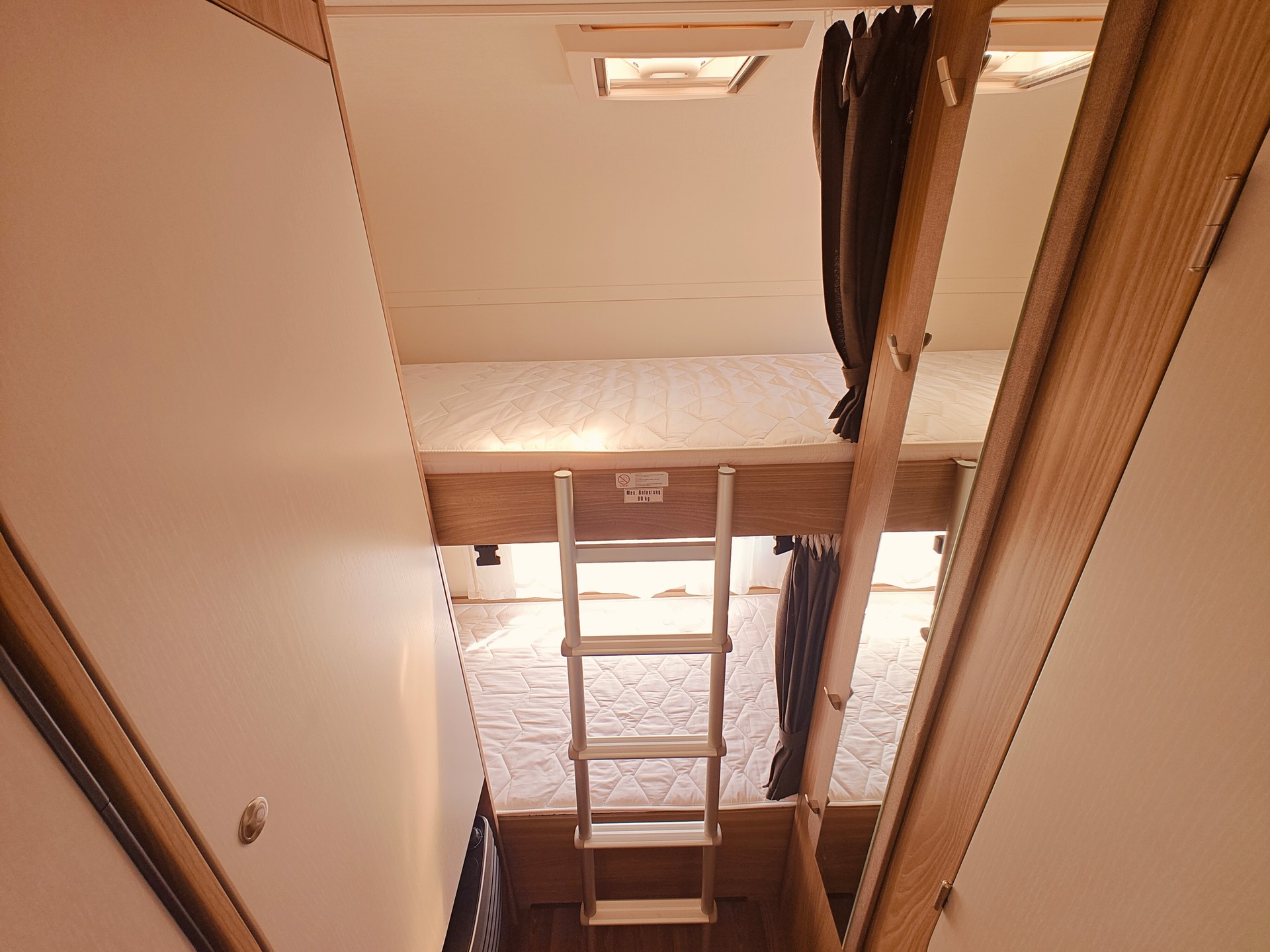 BÜRSTNER Premio 495 TK -- Stockbett -- Markise & SET -- Luftvorzelt-image-22