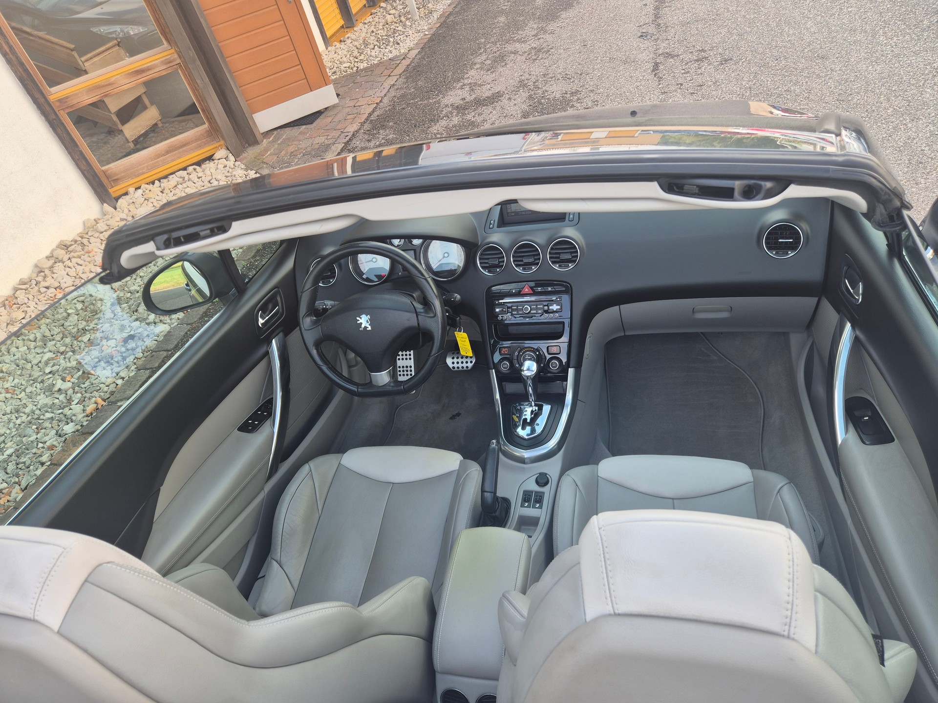 PEUGEOT 308 CC 1.6 16V Turbo Platinum Automatic-image-6