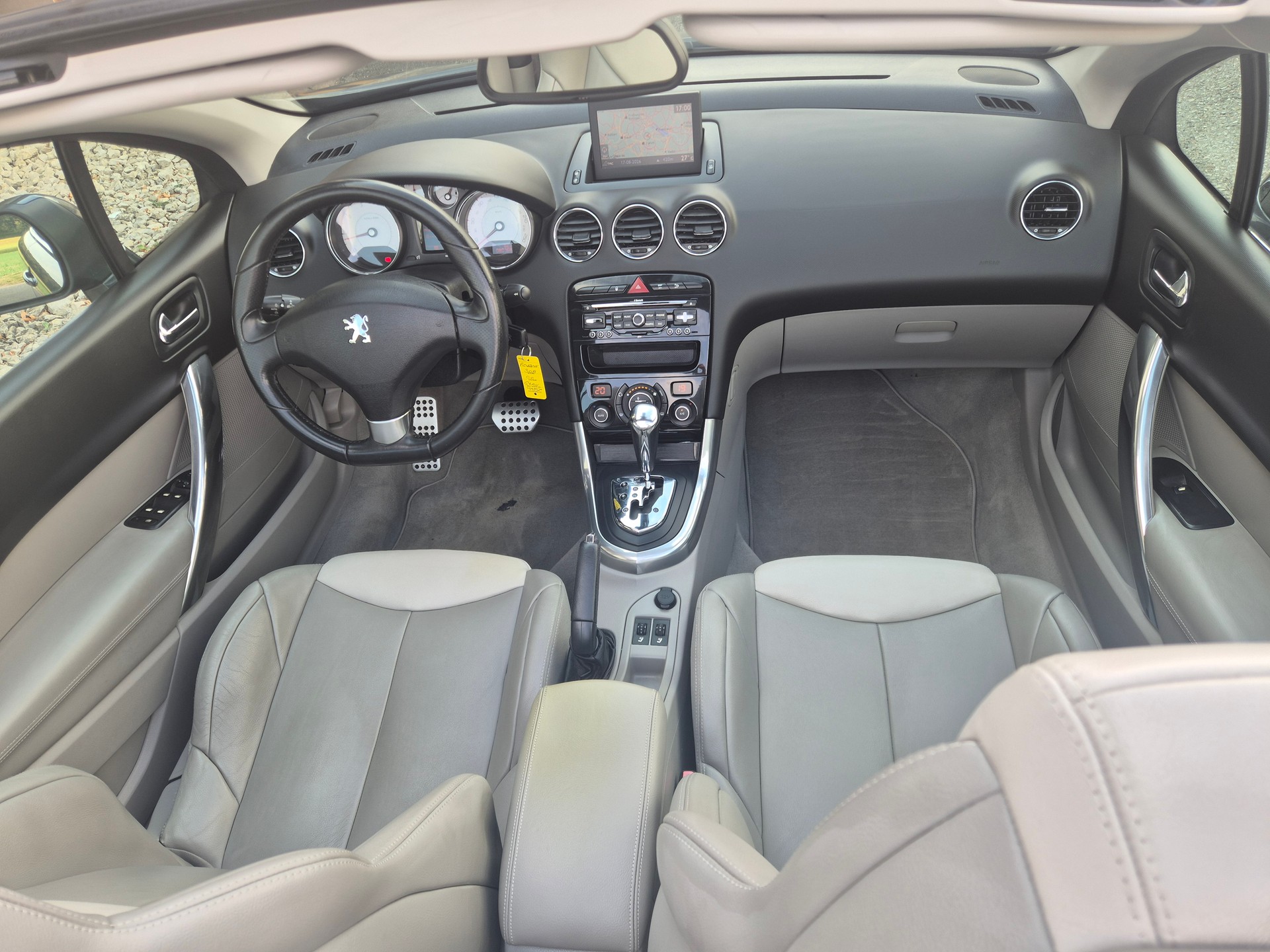 PEUGEOT 308 CC 1.6 16V Turbo Platinum Automatic-image-10