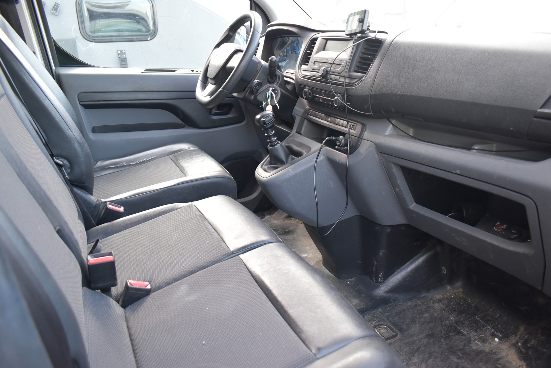 CITROEN Jumpy 2.0 BlueHDi 150 S&S M Attraction-image-3