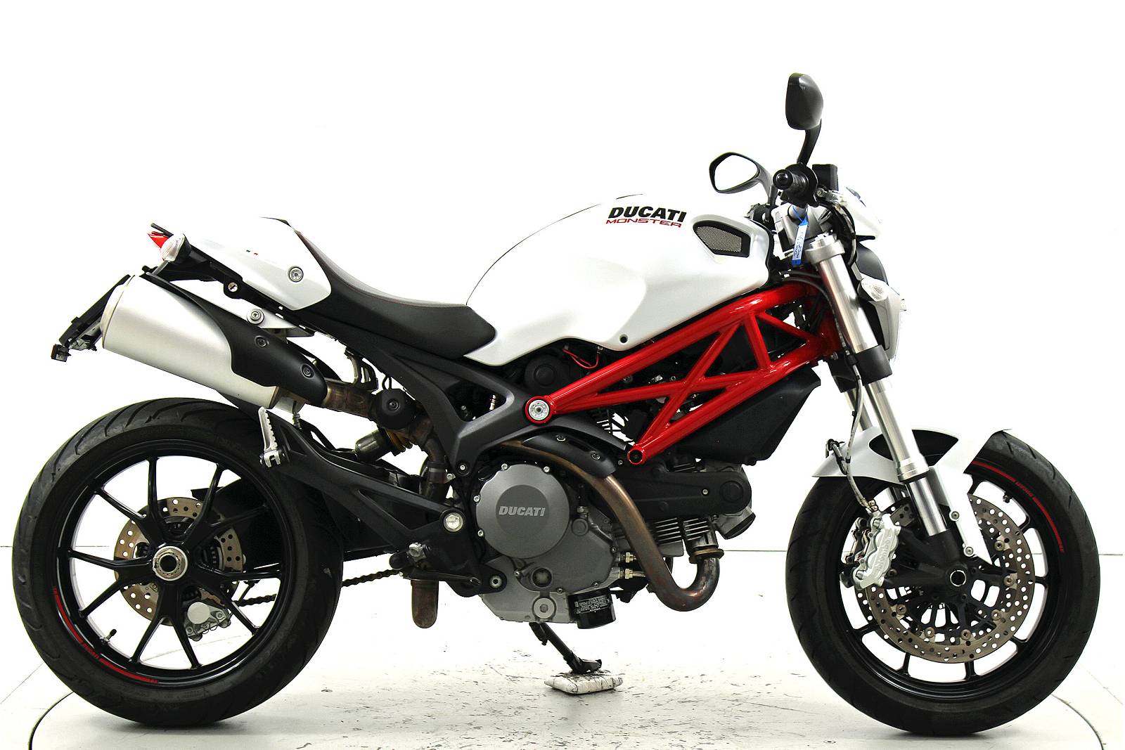 DUCATI Monster 796 ABS-showroom-element-3