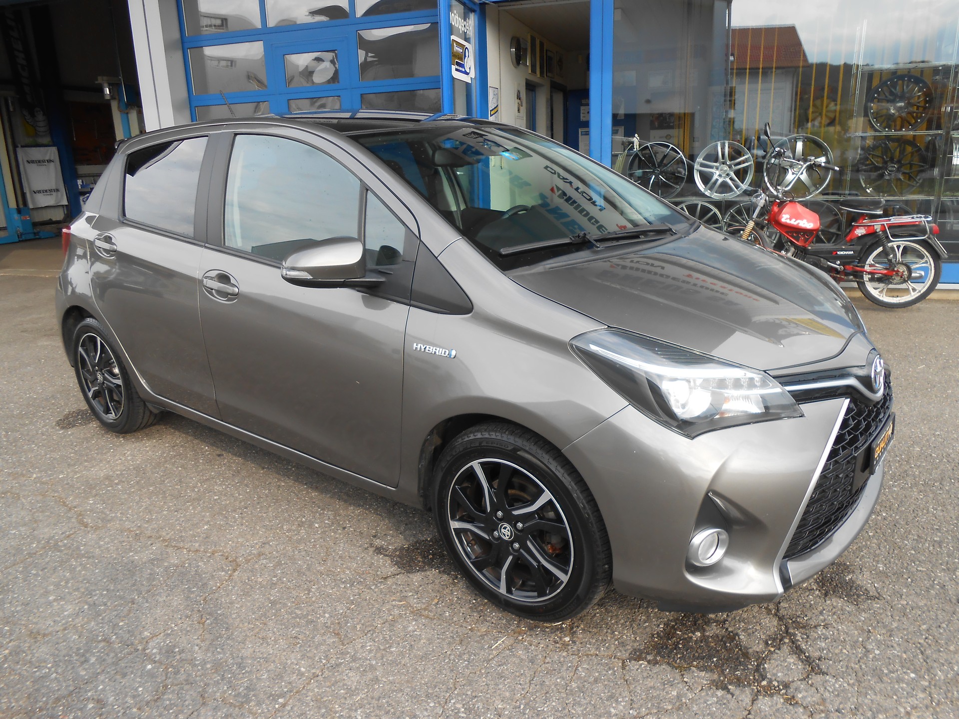 TOYOTA Yaris 1.5 VVT-i Hybrid Sol Premium e-CVT-image-0