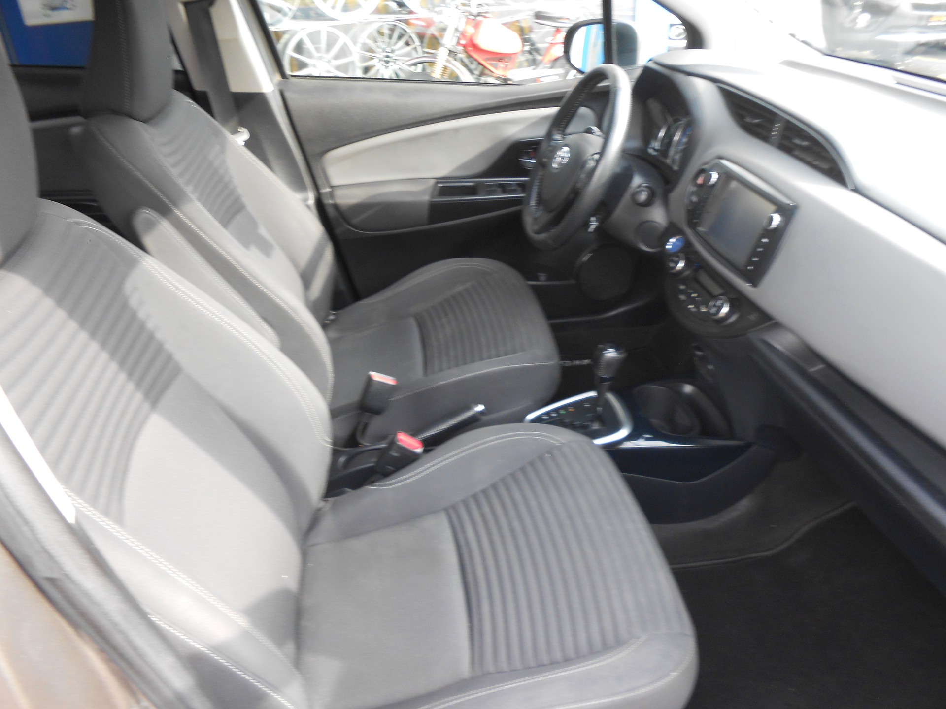 TOYOTA Yaris 1.5 VVT-i Hybrid Sol Premium e-CVT-image-7