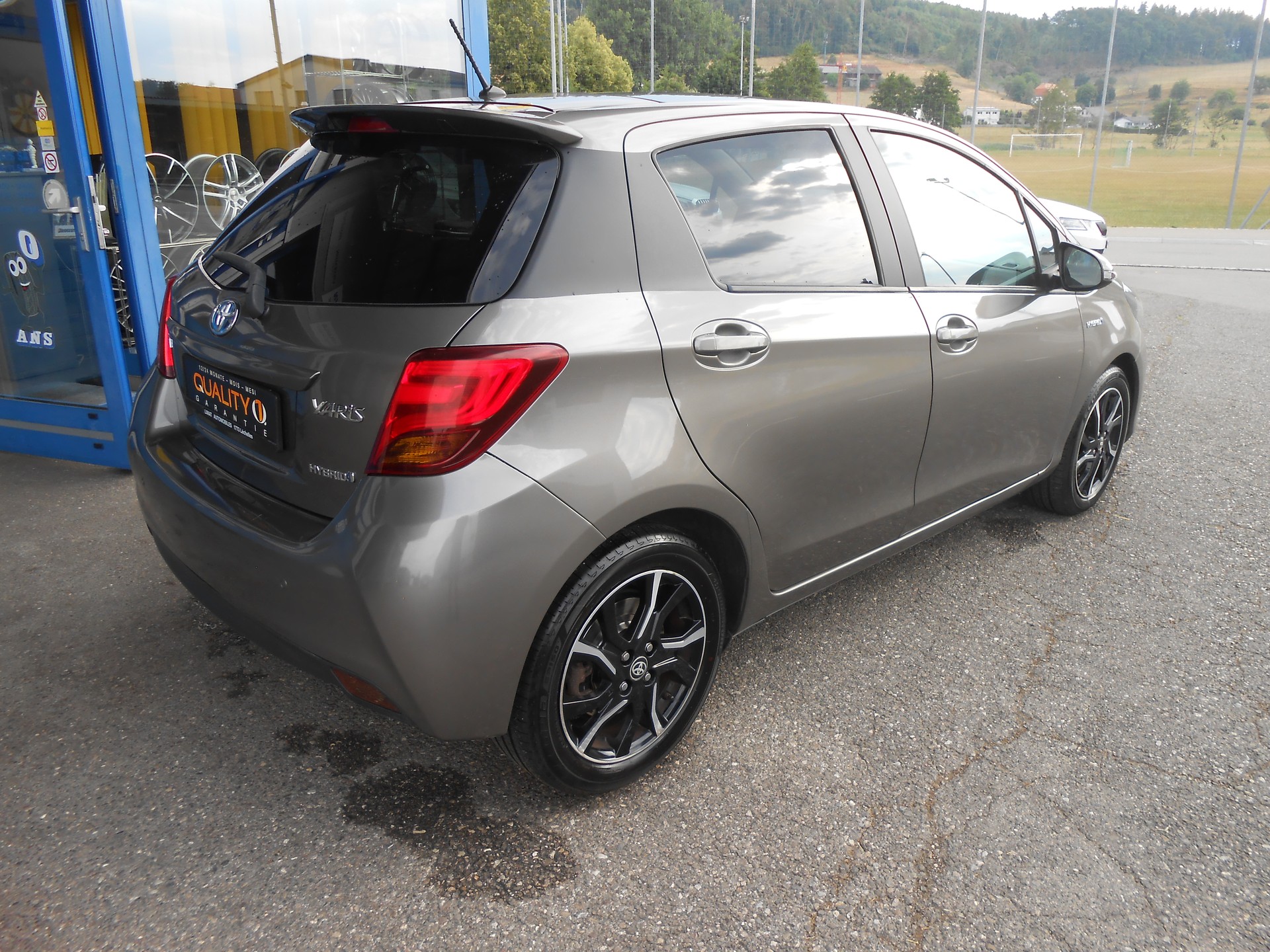 TOYOTA Yaris 1.5 VVT-i Hybrid Sol Premium e-CVT-image-4