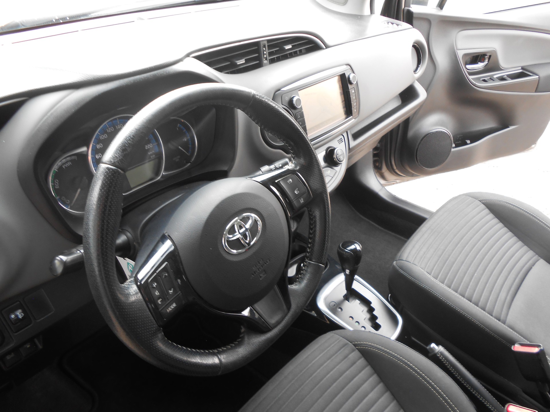 TOYOTA Yaris 1.5 VVT-i Hybrid Sol Premium e-CVT-image-12