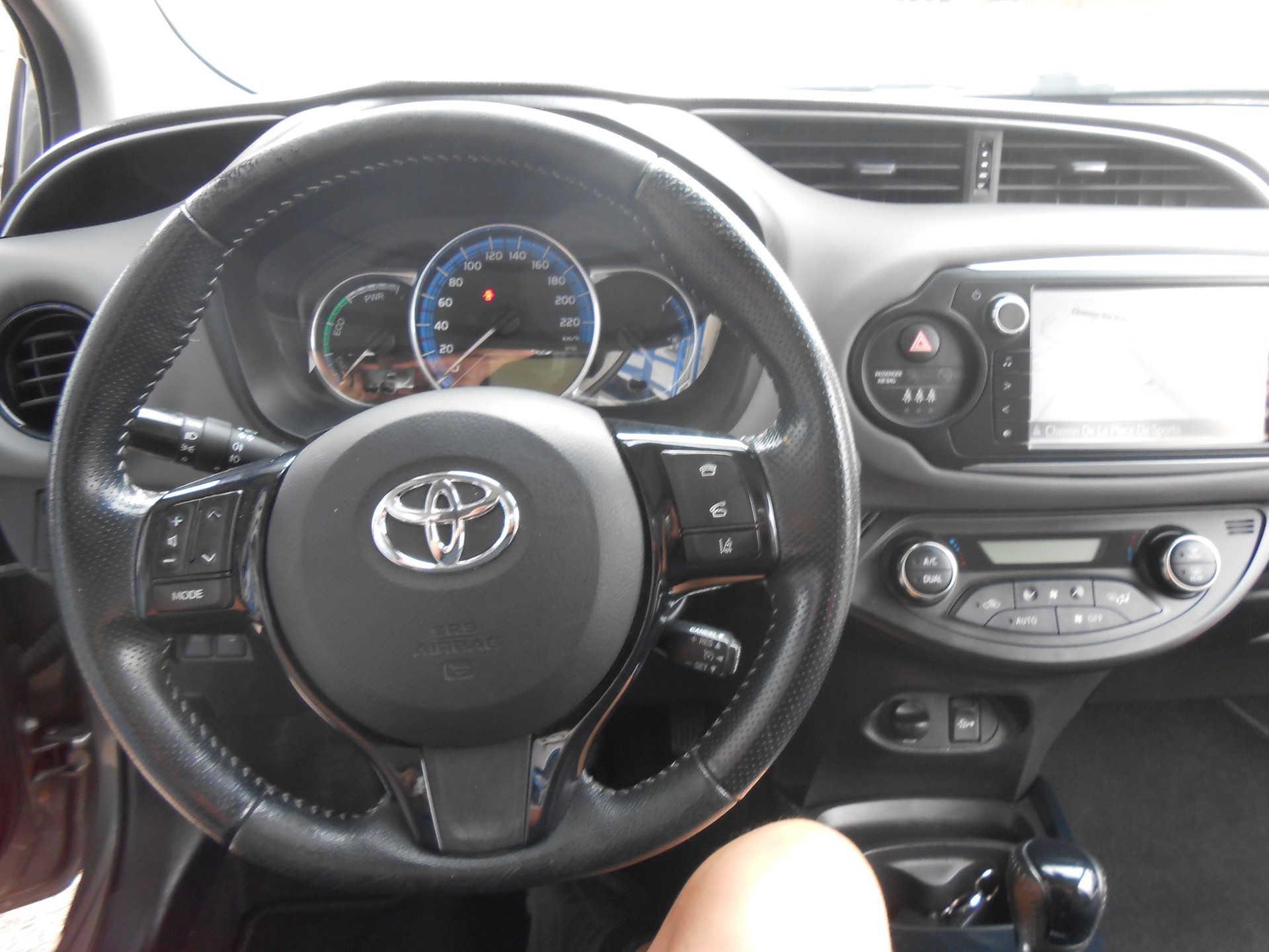 TOYOTA Yaris 1.5 VVT-i Hybrid Sol Premium e-CVT-image-11