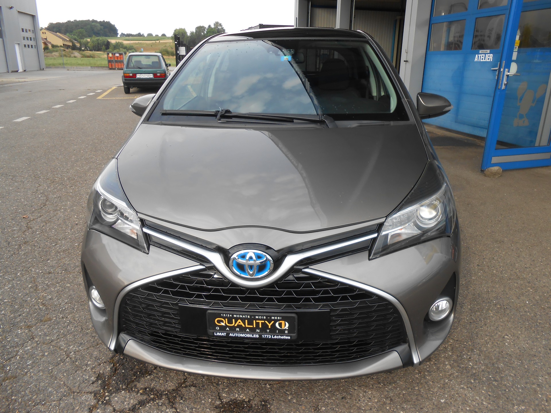 TOYOTA Yaris 1.5 VVT-i Hybrid Sol Premium e-CVT-image-2