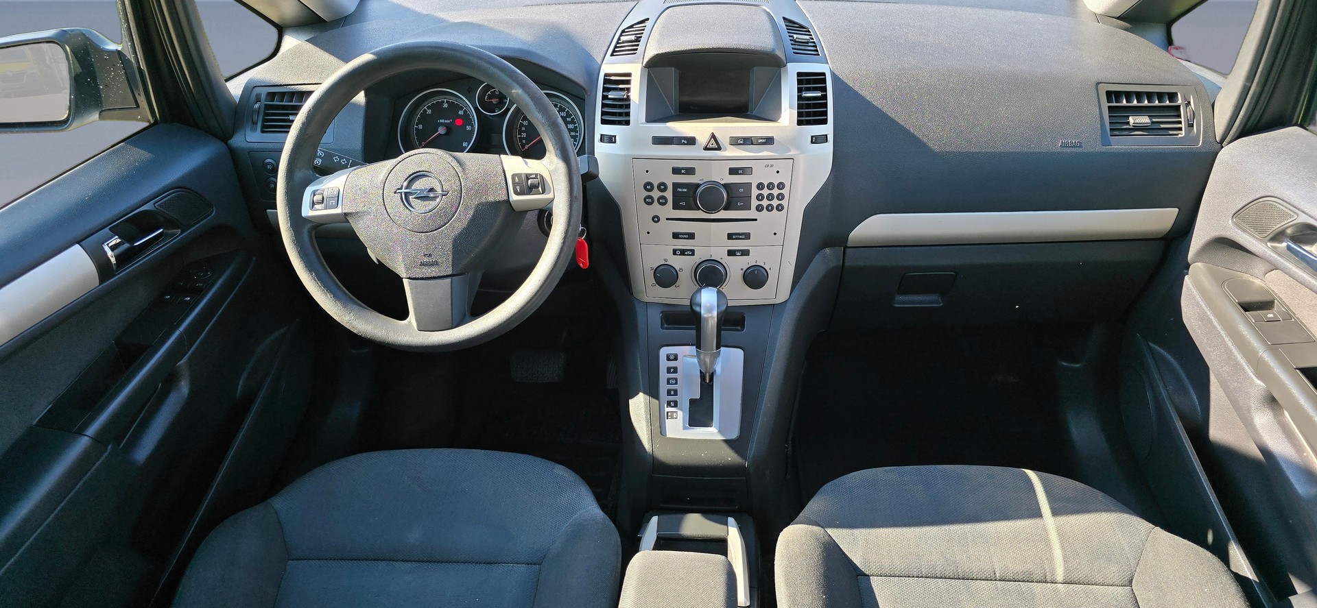 OPEL Zafira 1.9 CDTI Edition Automatic-image-13