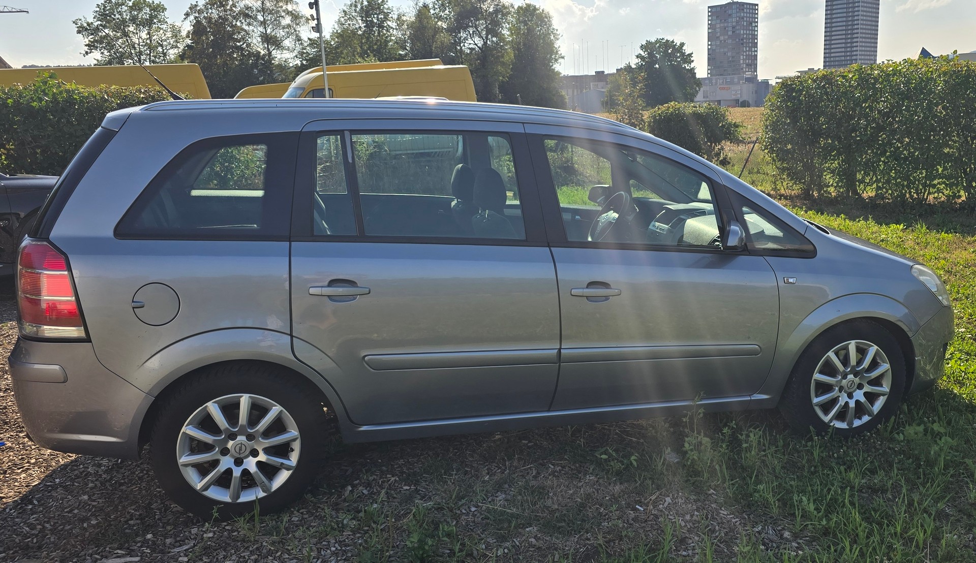 OPEL Zafira 1.9 CDTI Edition Automatic-image-5