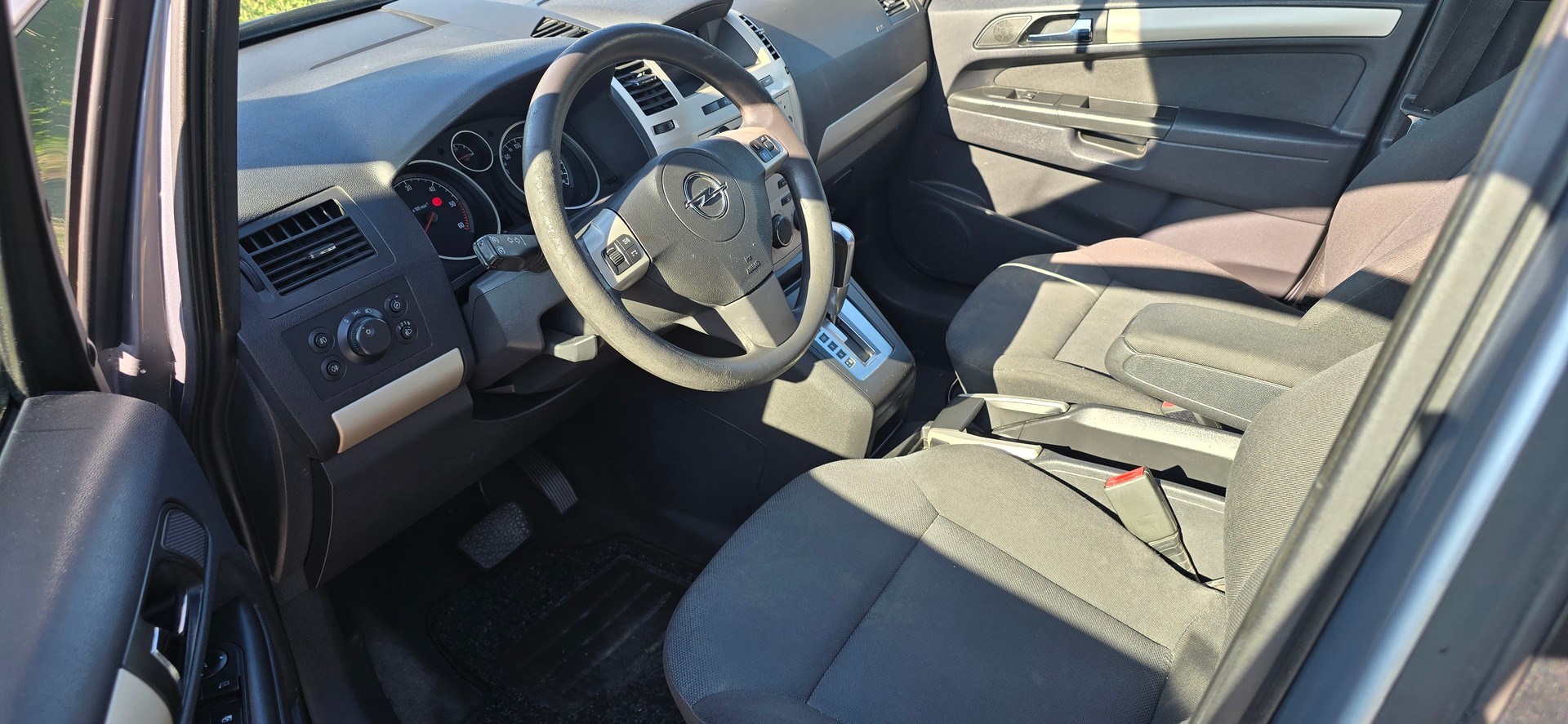OPEL Zafira 1.9 CDTI Edition Automatic-image-8