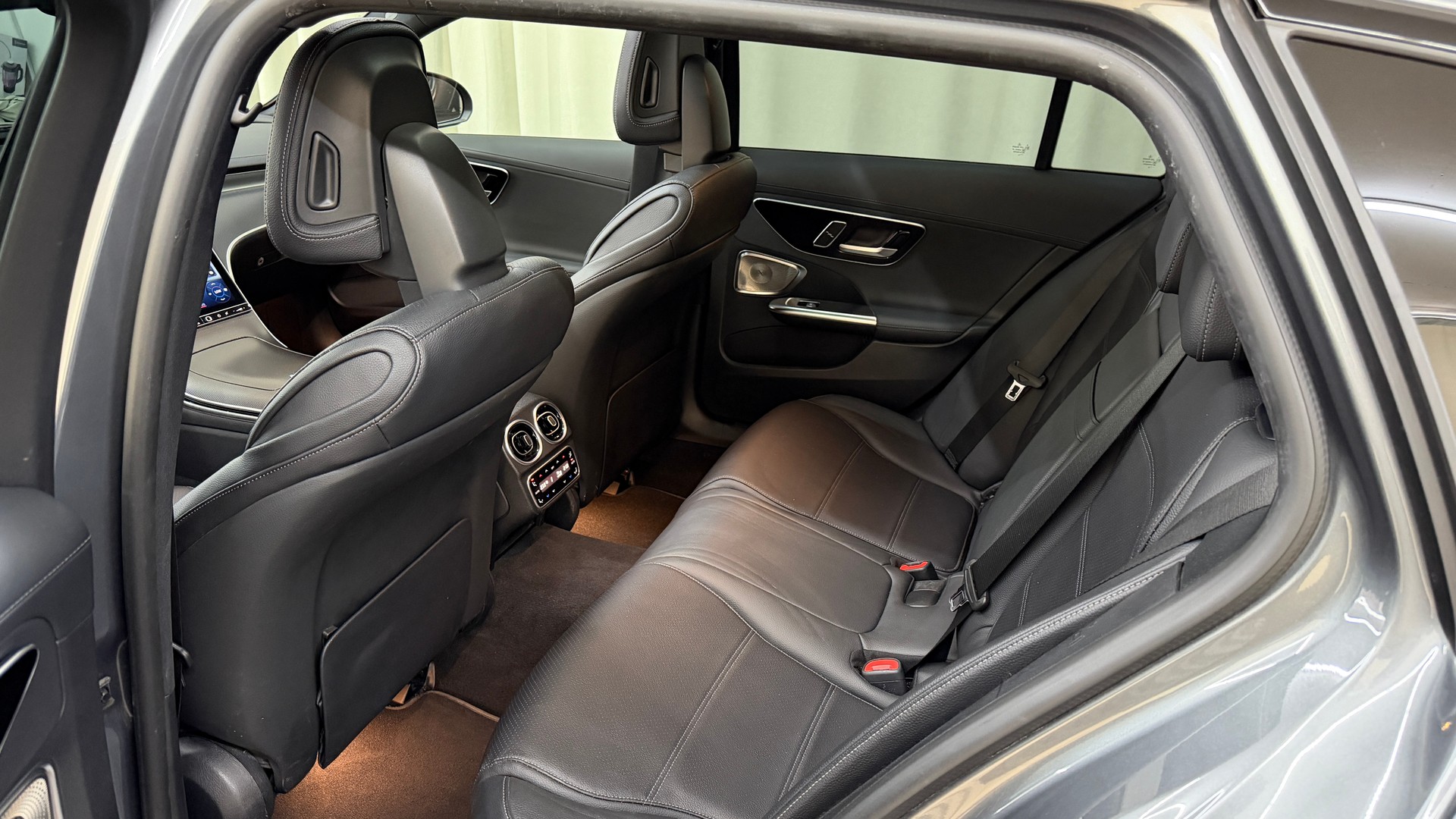 MERCEDES-BENZ C 220 d T 4Matic AMG Line-image-13