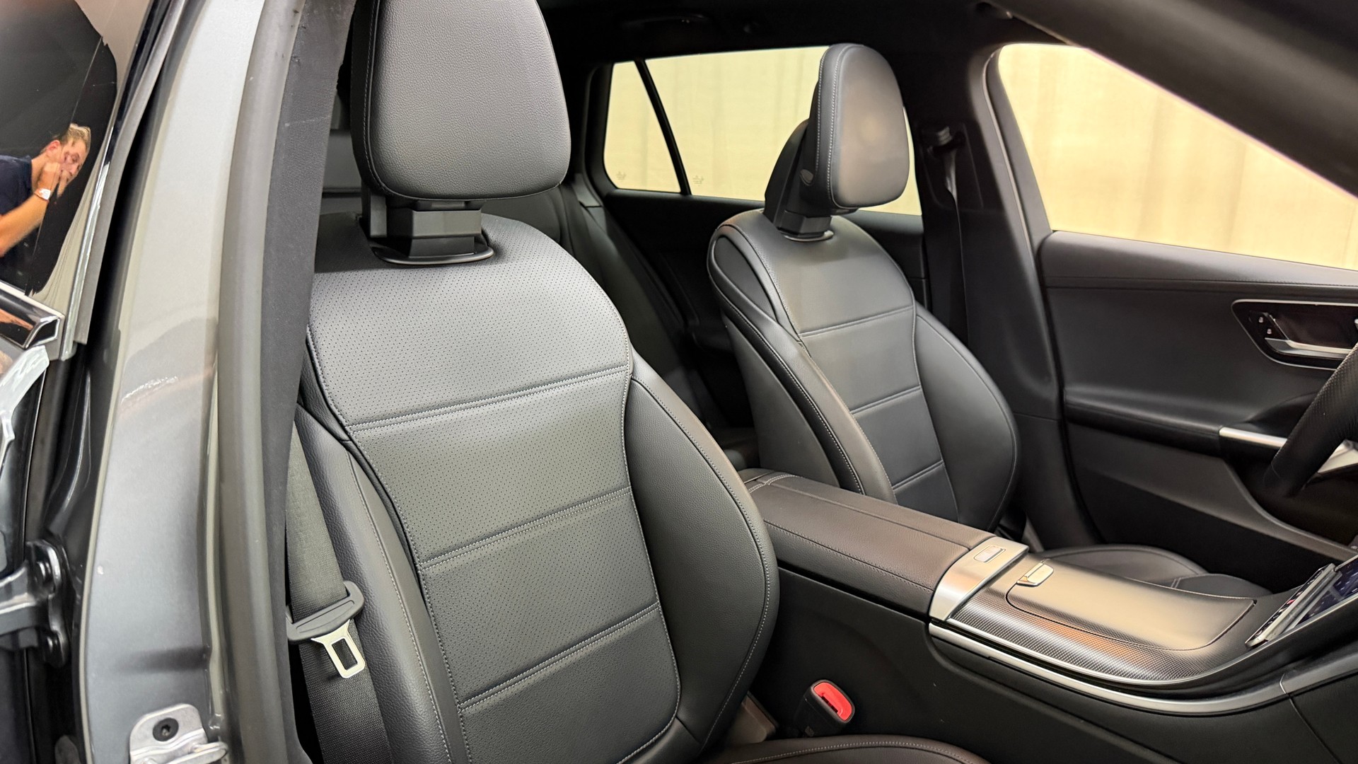 MERCEDES-BENZ C 220 d T 4Matic AMG Line-image-12