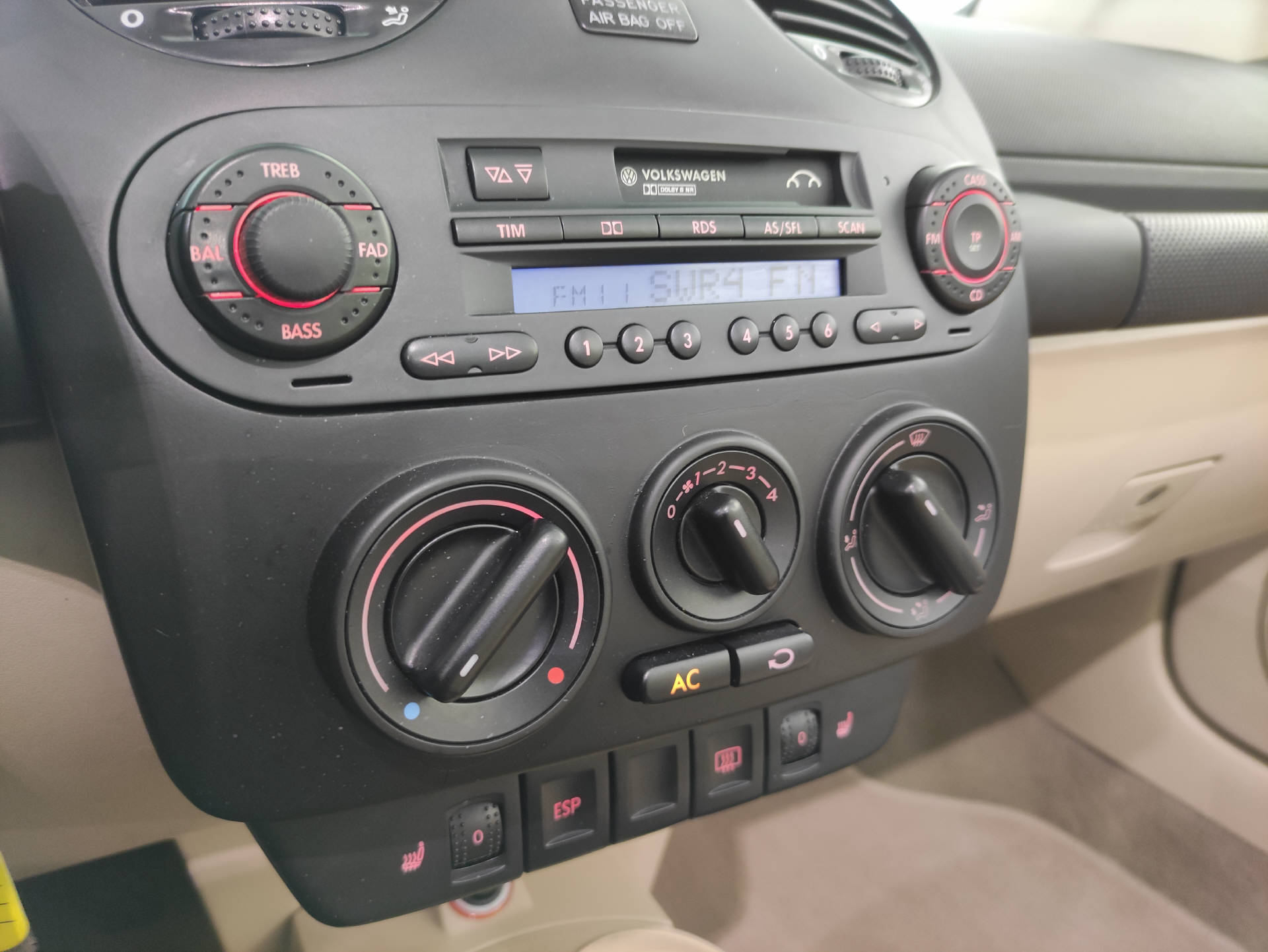 VW Beetle Cabriolet 1.6-image-7