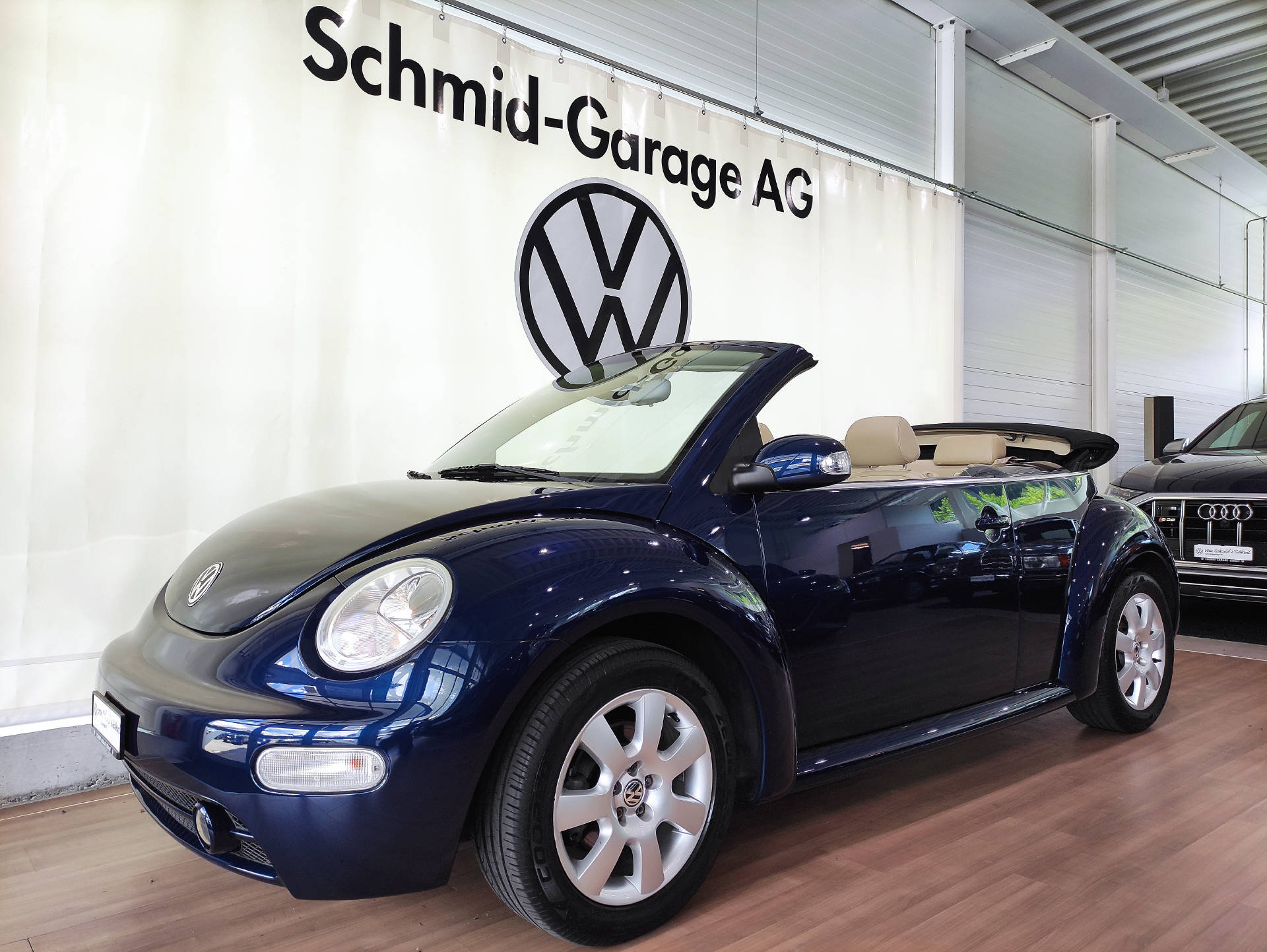 VW Beetle Cabriolet 1.6-showroom-element-1