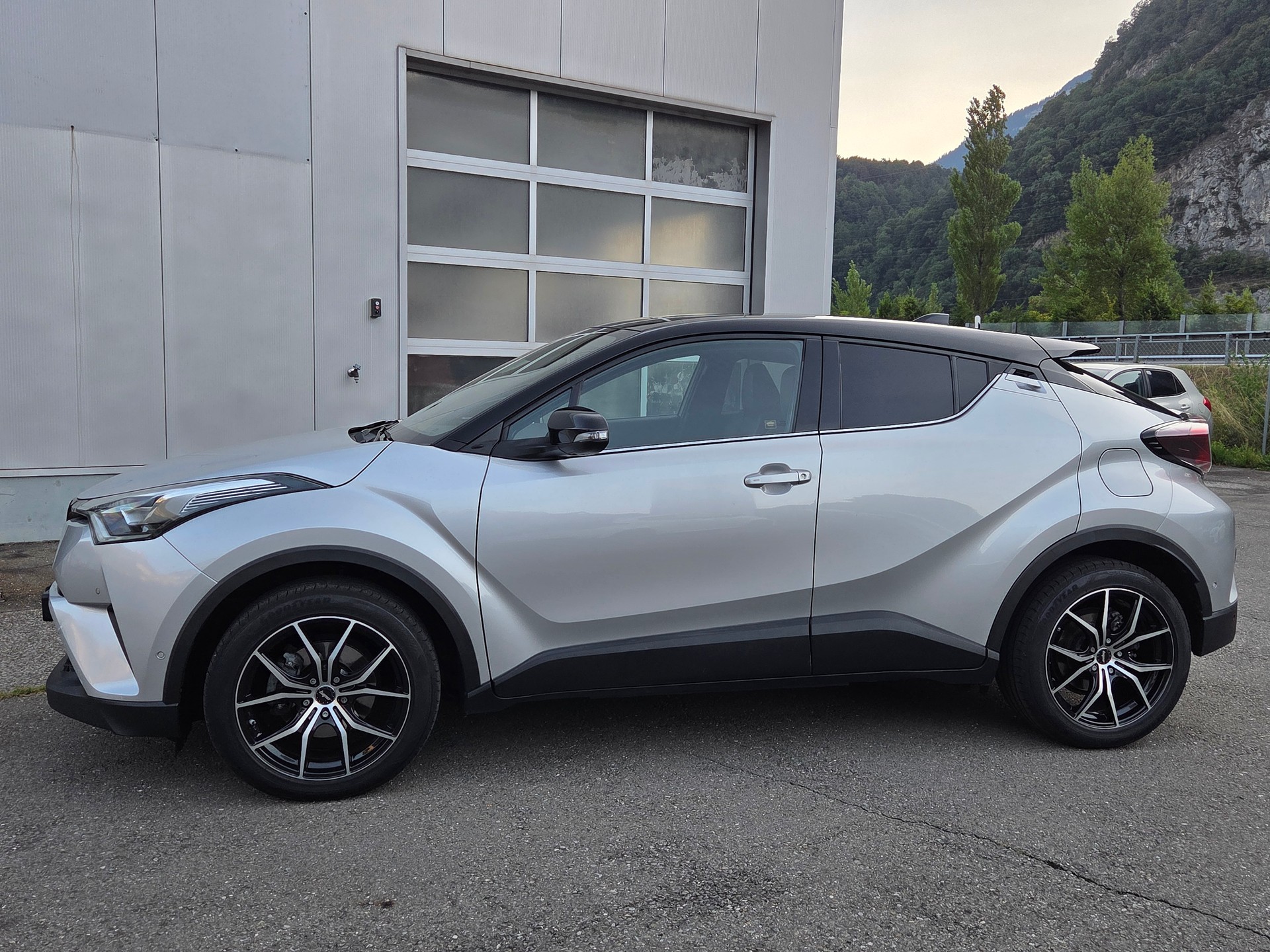 TOYOTA C-HR 1.2 Turbo Premium 4WD Multidrive S-image-2