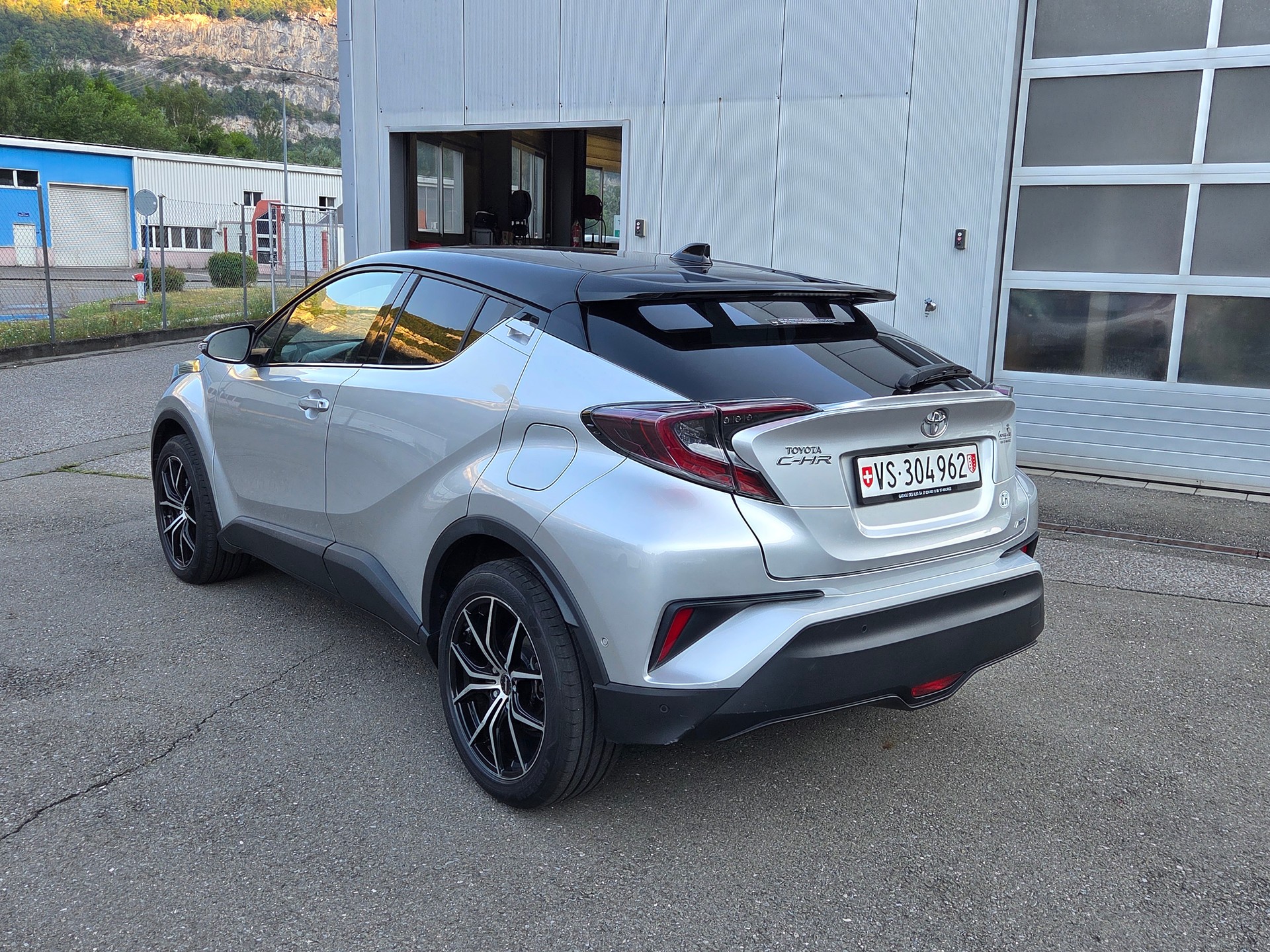 TOYOTA C-HR 1.2 Turbo Premium 4WD Multidrive S-image-3