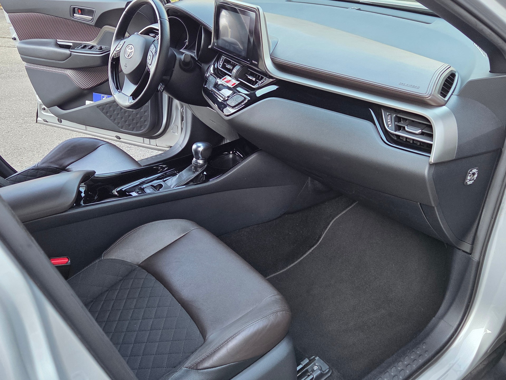 TOYOTA C-HR 1.2 Turbo Premium 4WD Multidrive S-image-8