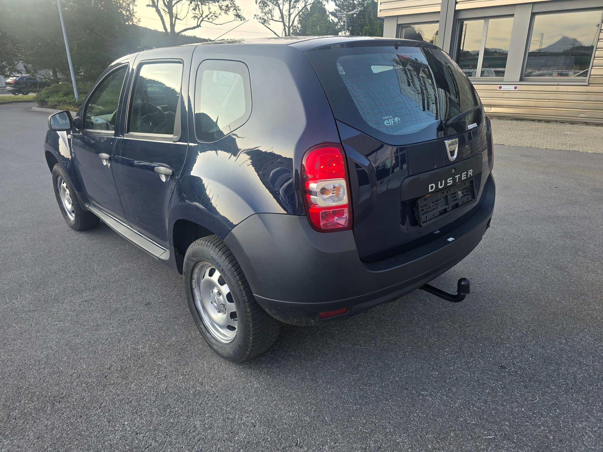 DACIA Duster 1.6 Celebration 4x4-image-6