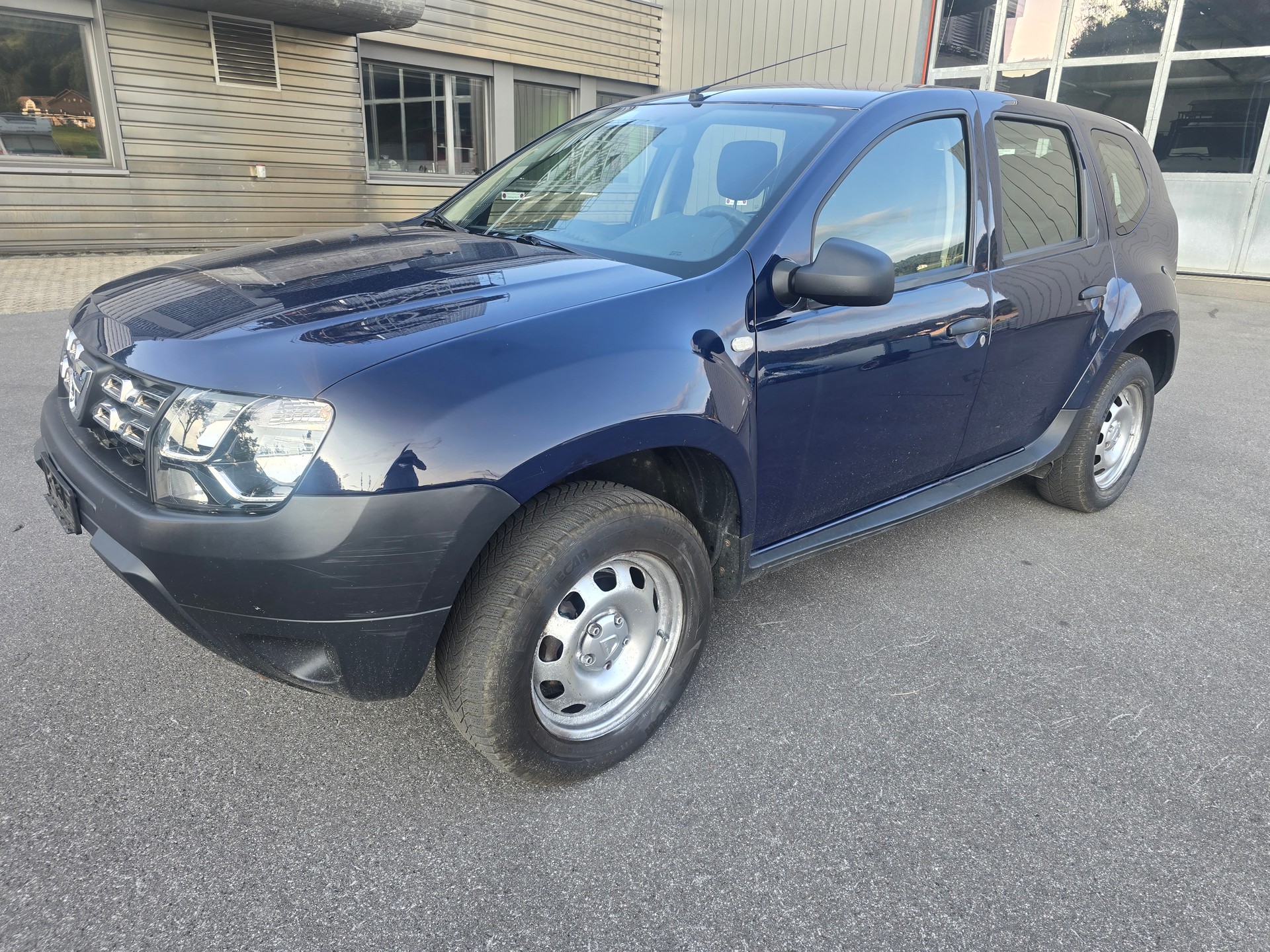 DACIA Duster 1.6 Celebration 4x4-image-9