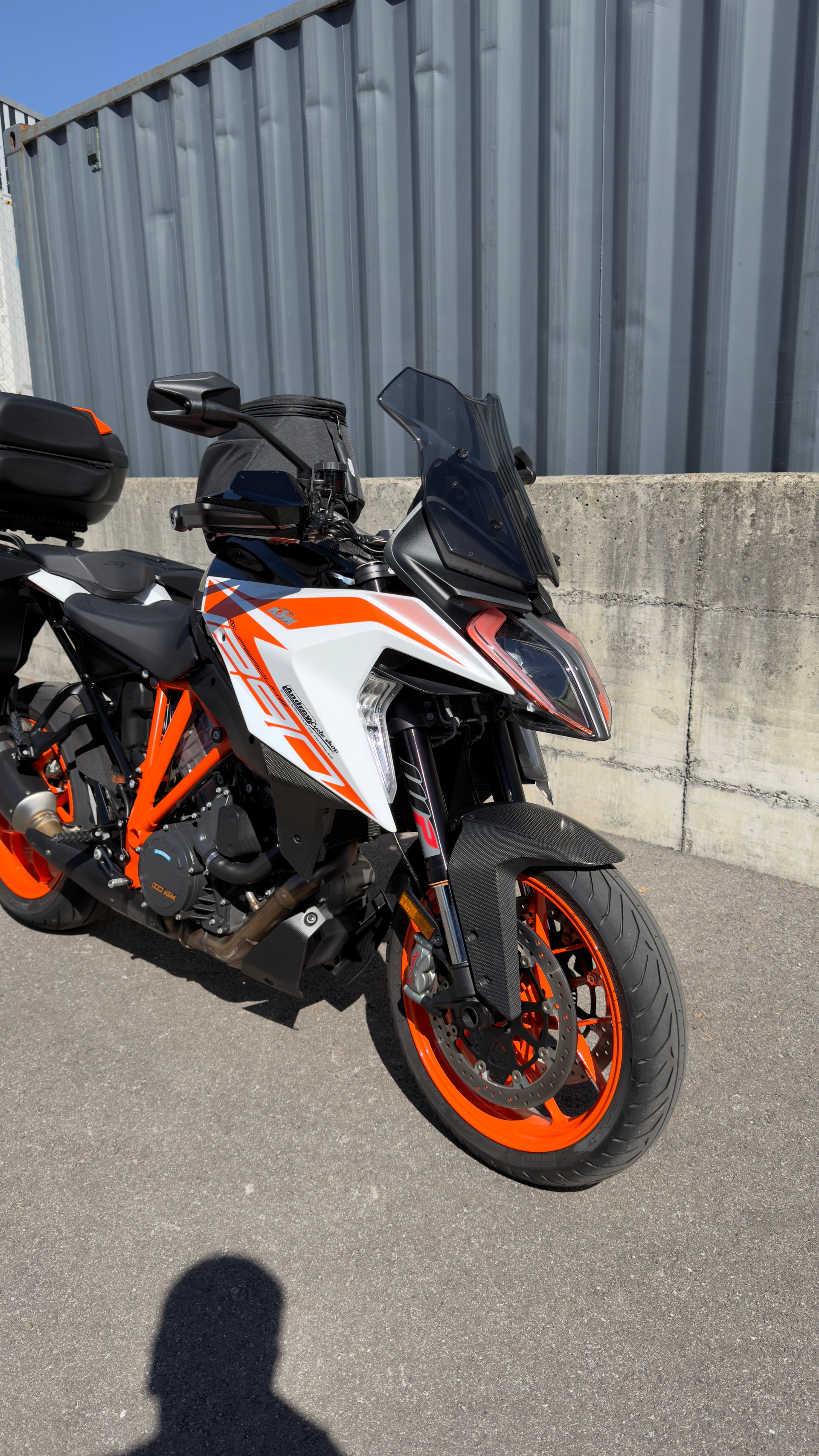 KTM 1290 Super Duke GT-showroom-element-2