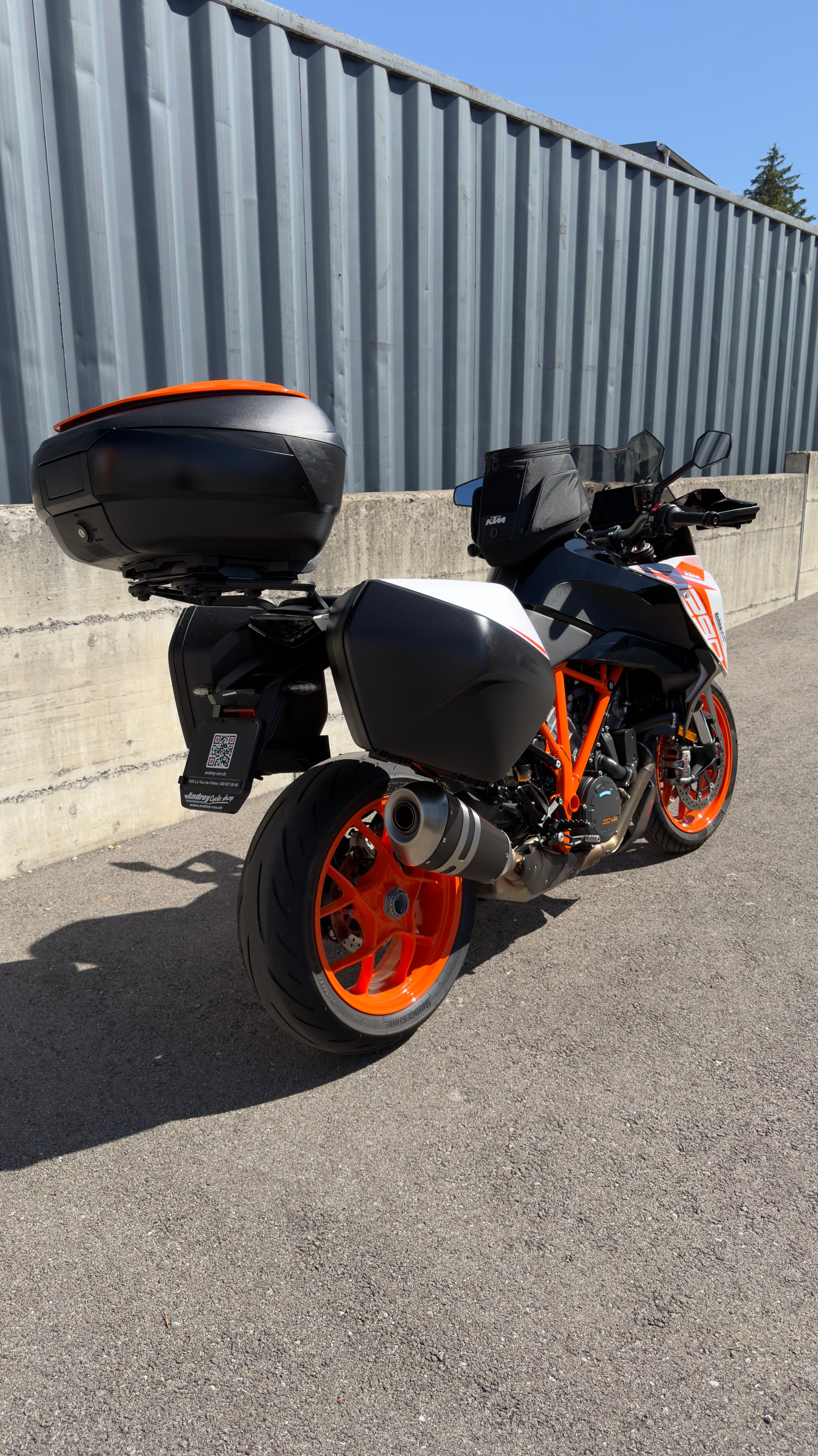 KTM 1290 Super Duke GT-showroom-element-3
