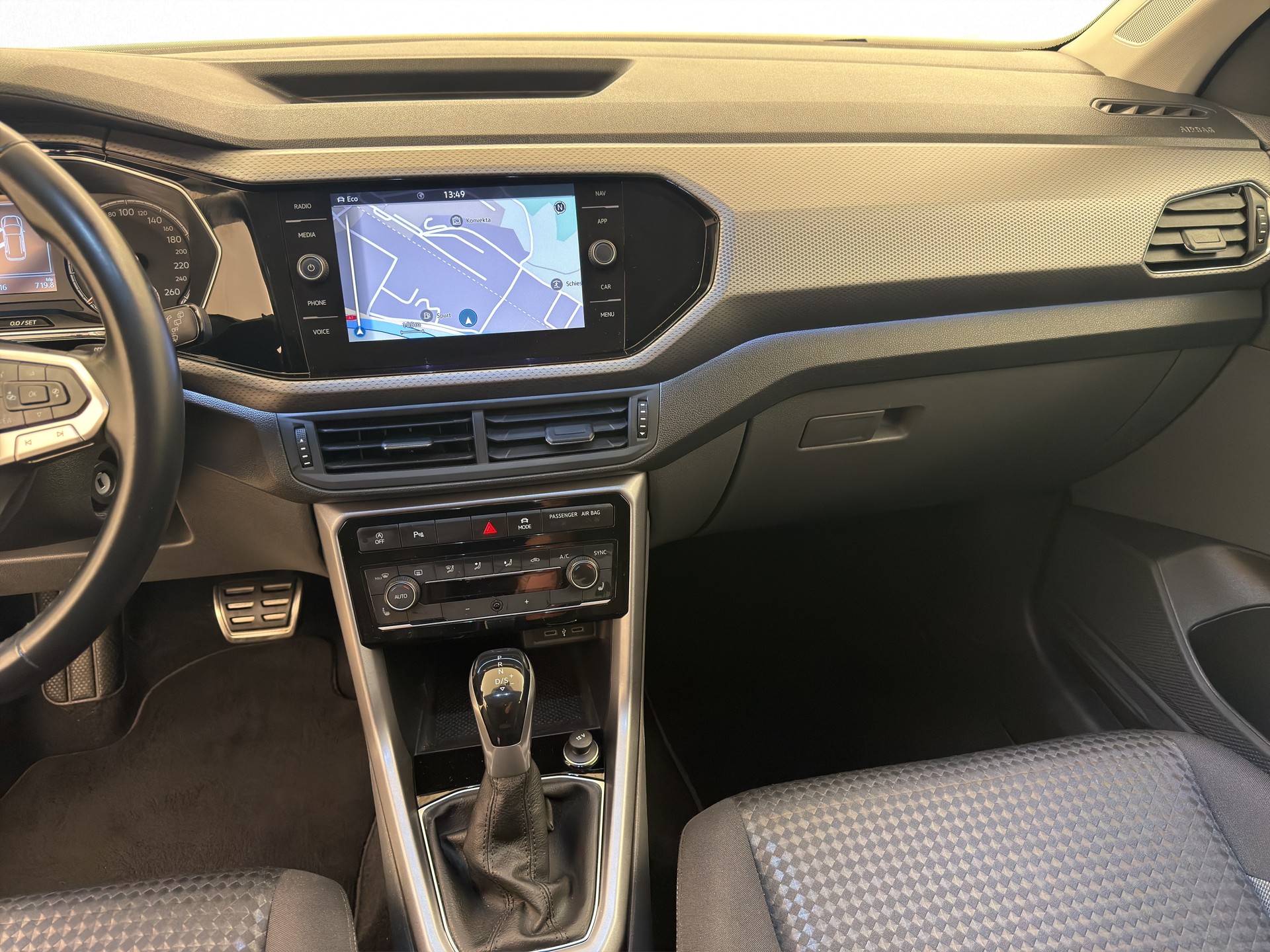 VW T-Cross 1.0 TSI 110 Active DSG-image-10