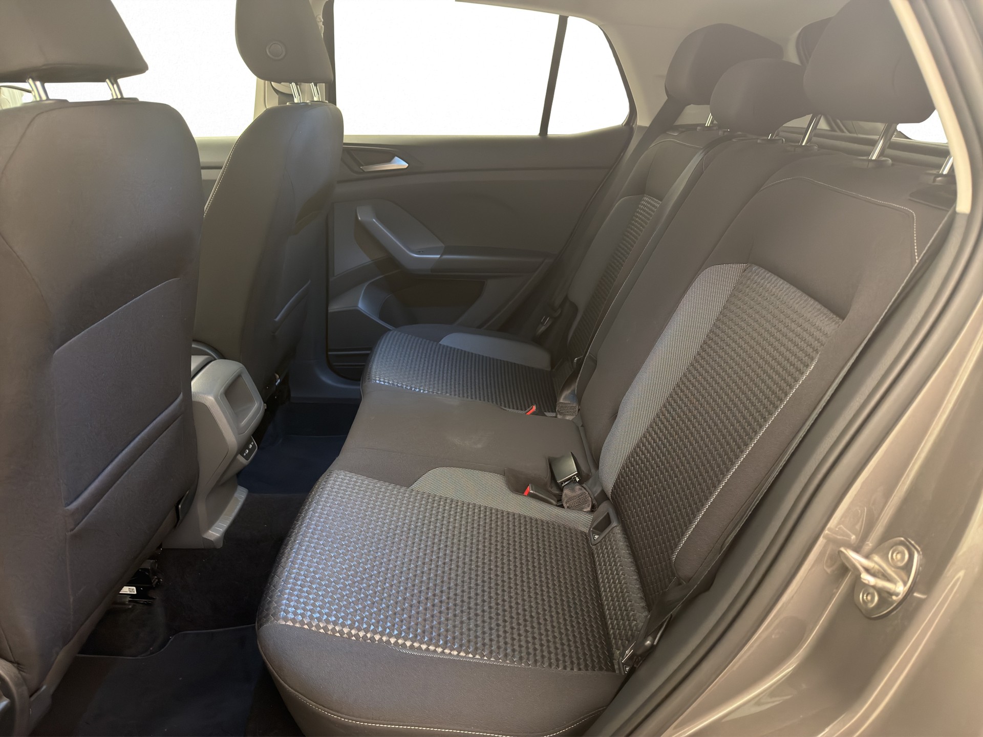 VW T-Cross 1.0 TSI 110 Active DSG-image-12