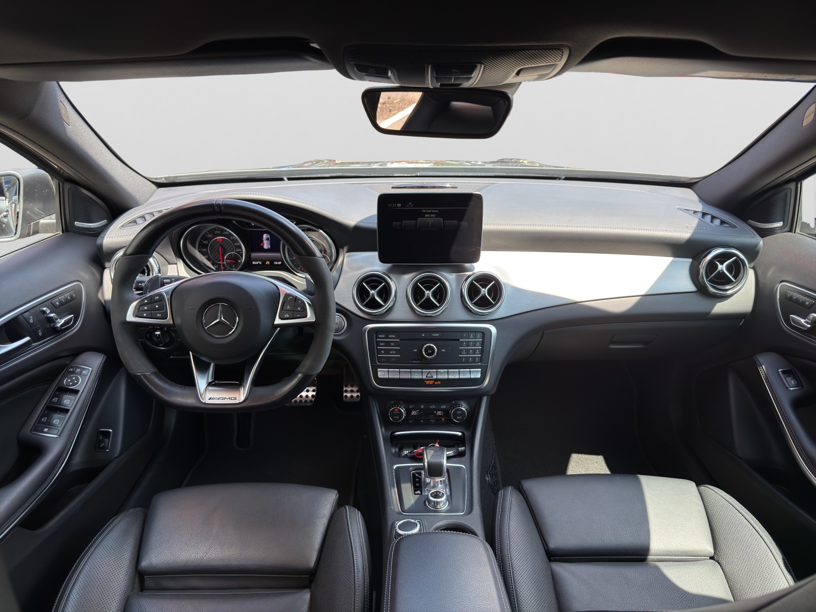 MERCEDES-BENZ GLA 45 AMG 4Matic 7G-DCT-image-11