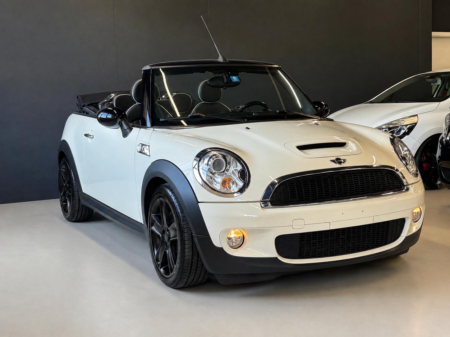 MINI Cooper S Cabriolet Steptronic-image-0