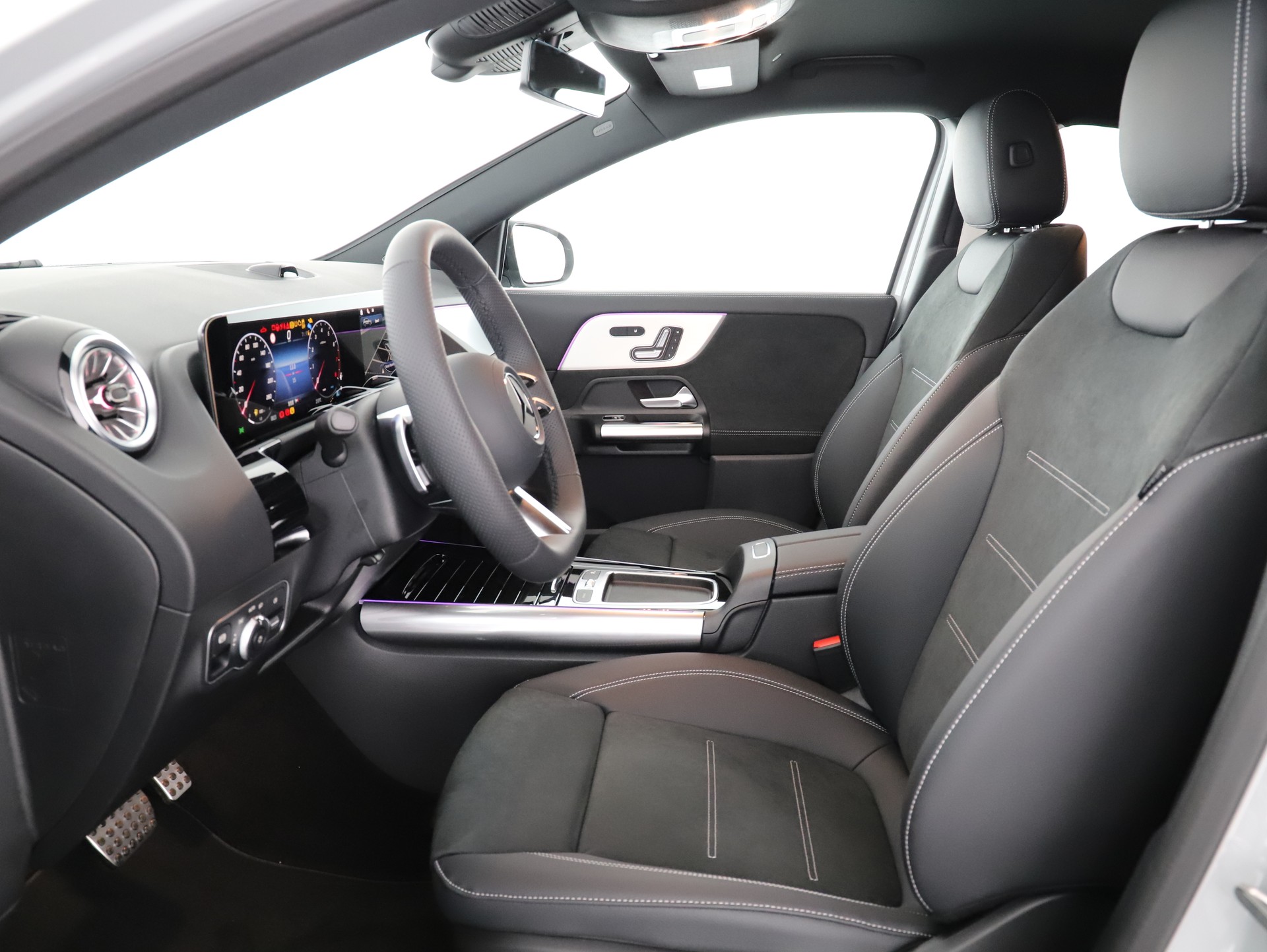 MERCEDES-BENZ GLA 200 Night Star 7G-D-image-9