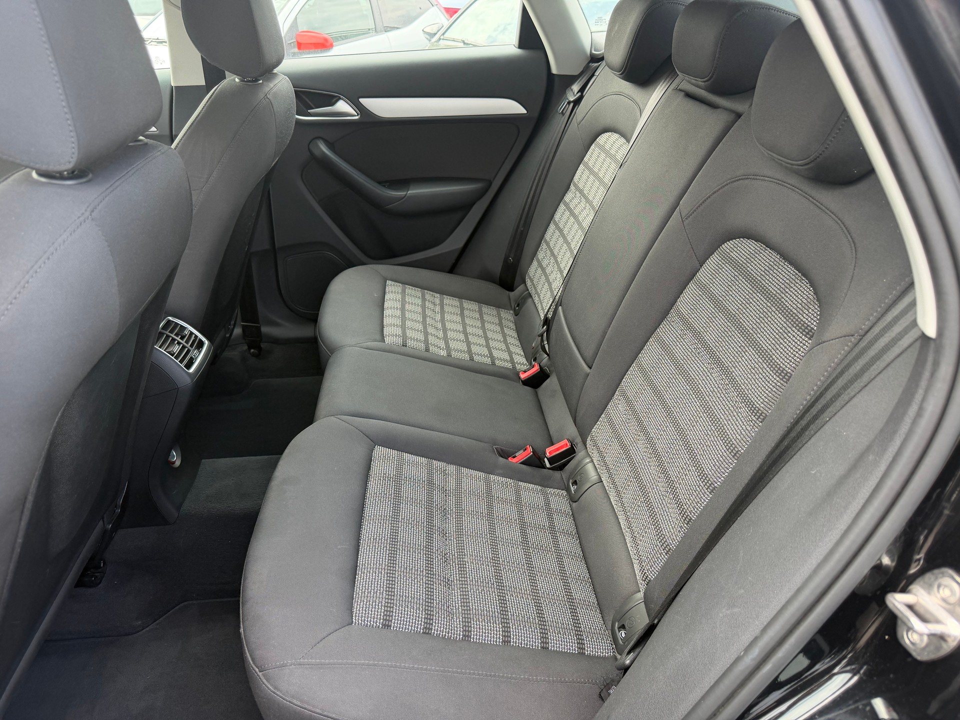 AUDI Q3 2.0 TDI sport-image-5
