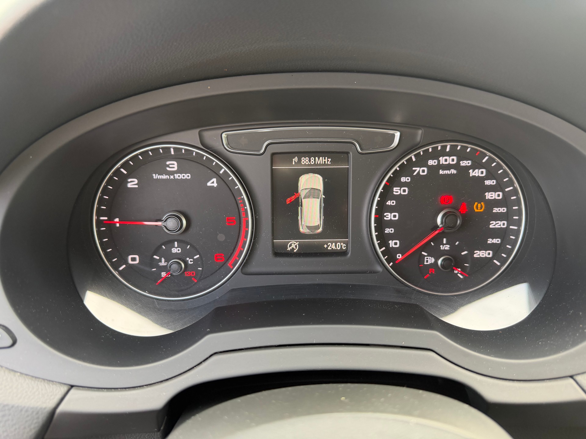 AUDI Q3 2.0 TDI sport-image-7