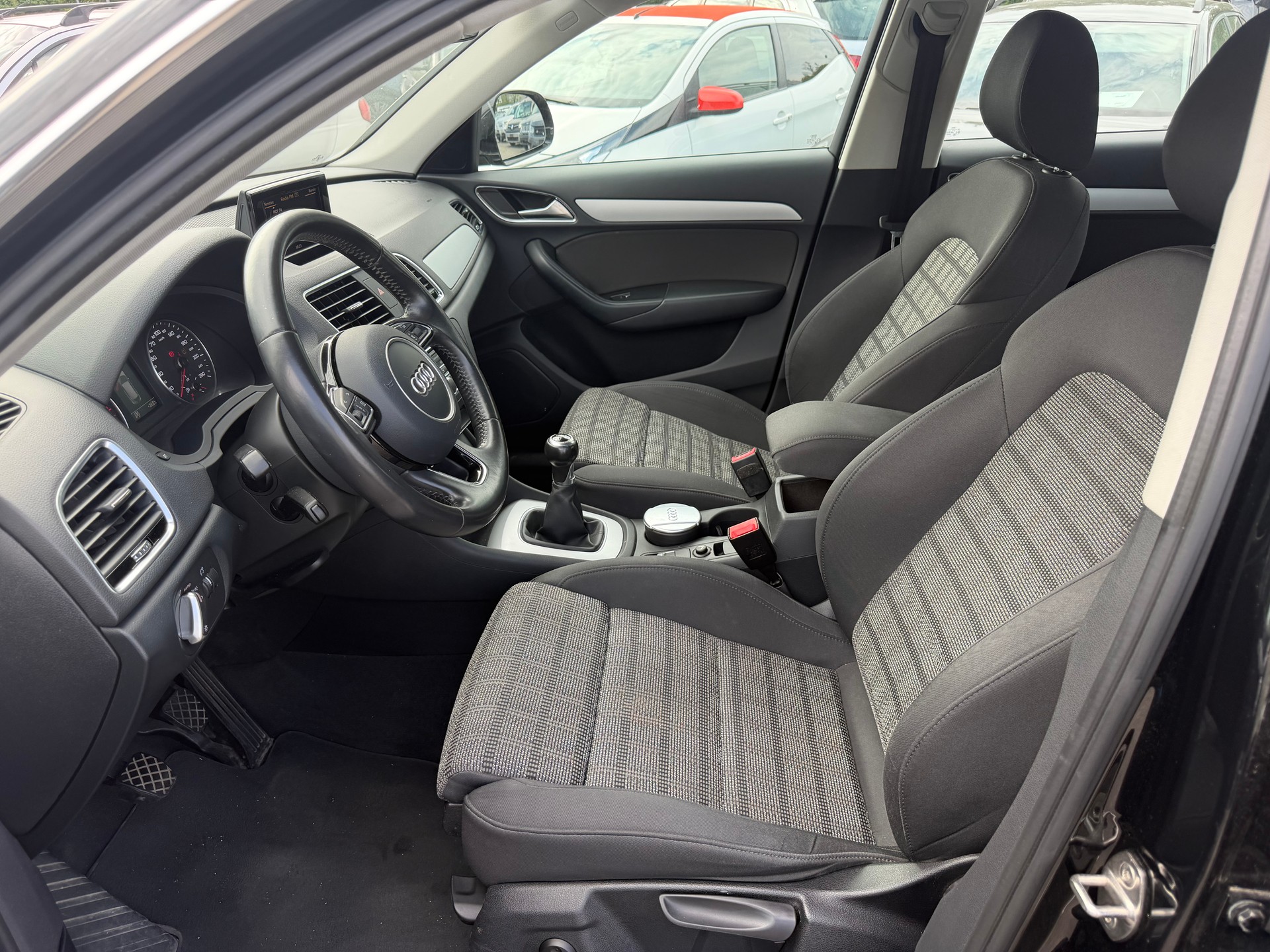 AUDI Q3 2.0 TDI sport-image-4