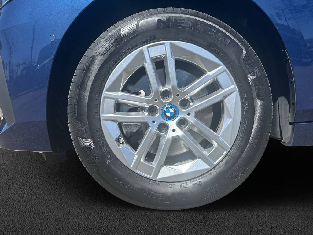BMW 225e xDrive Active Tourer-image-9