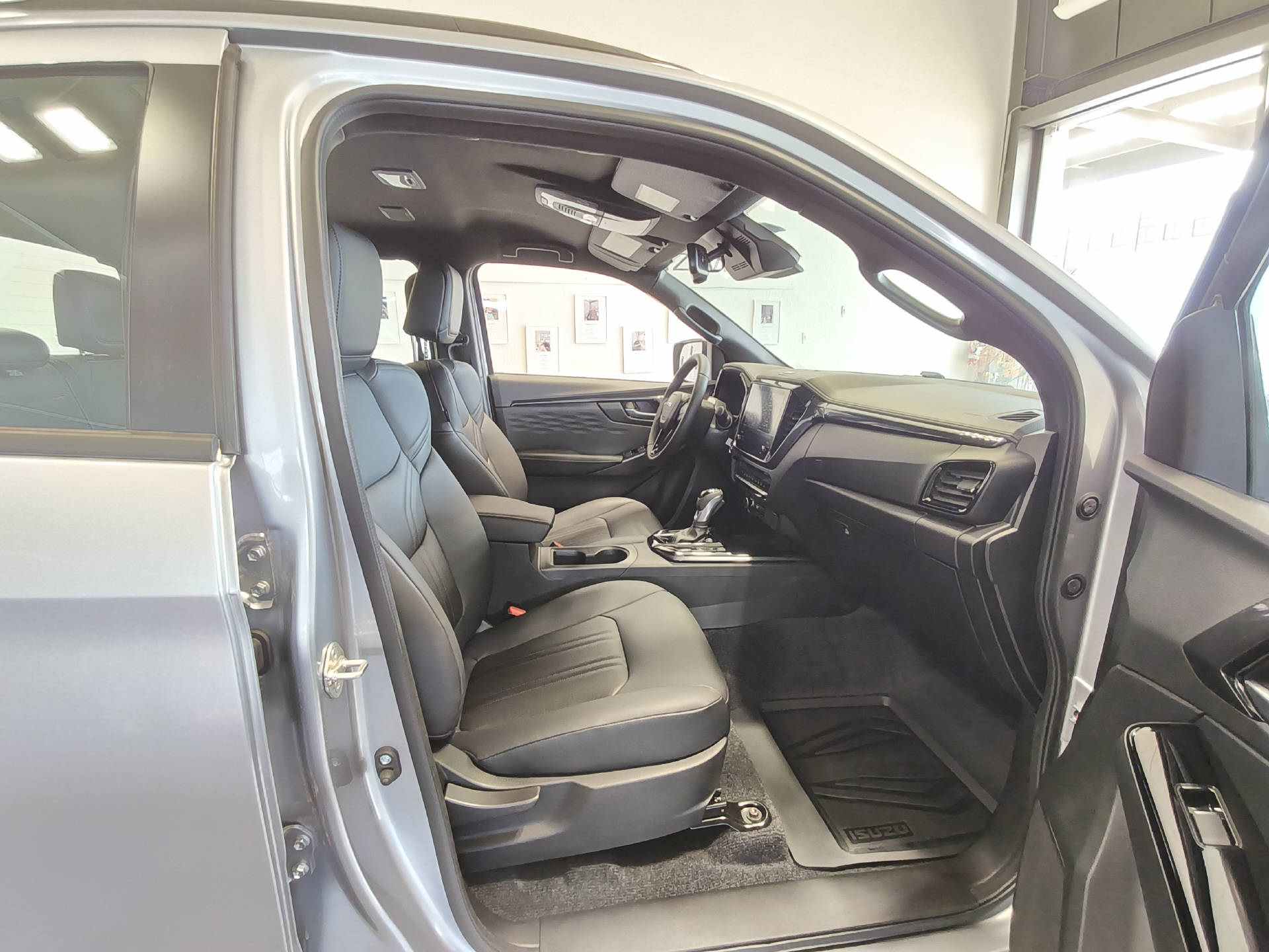 ISUZU D- Max Nitro Sport 2.2 Liter-image-15