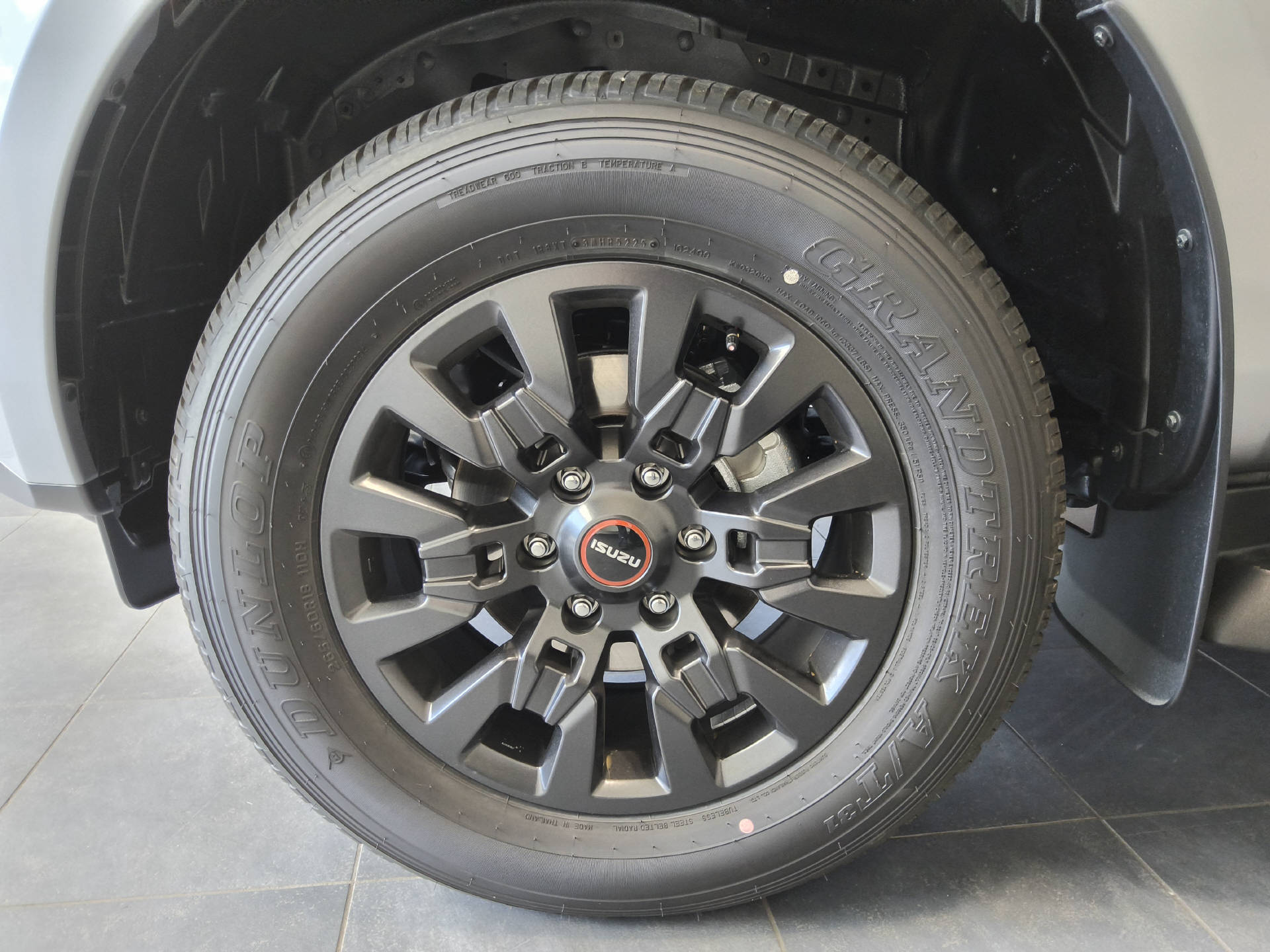 ISUZU D- Max Nitro Sport 2.2 Liter-image-11