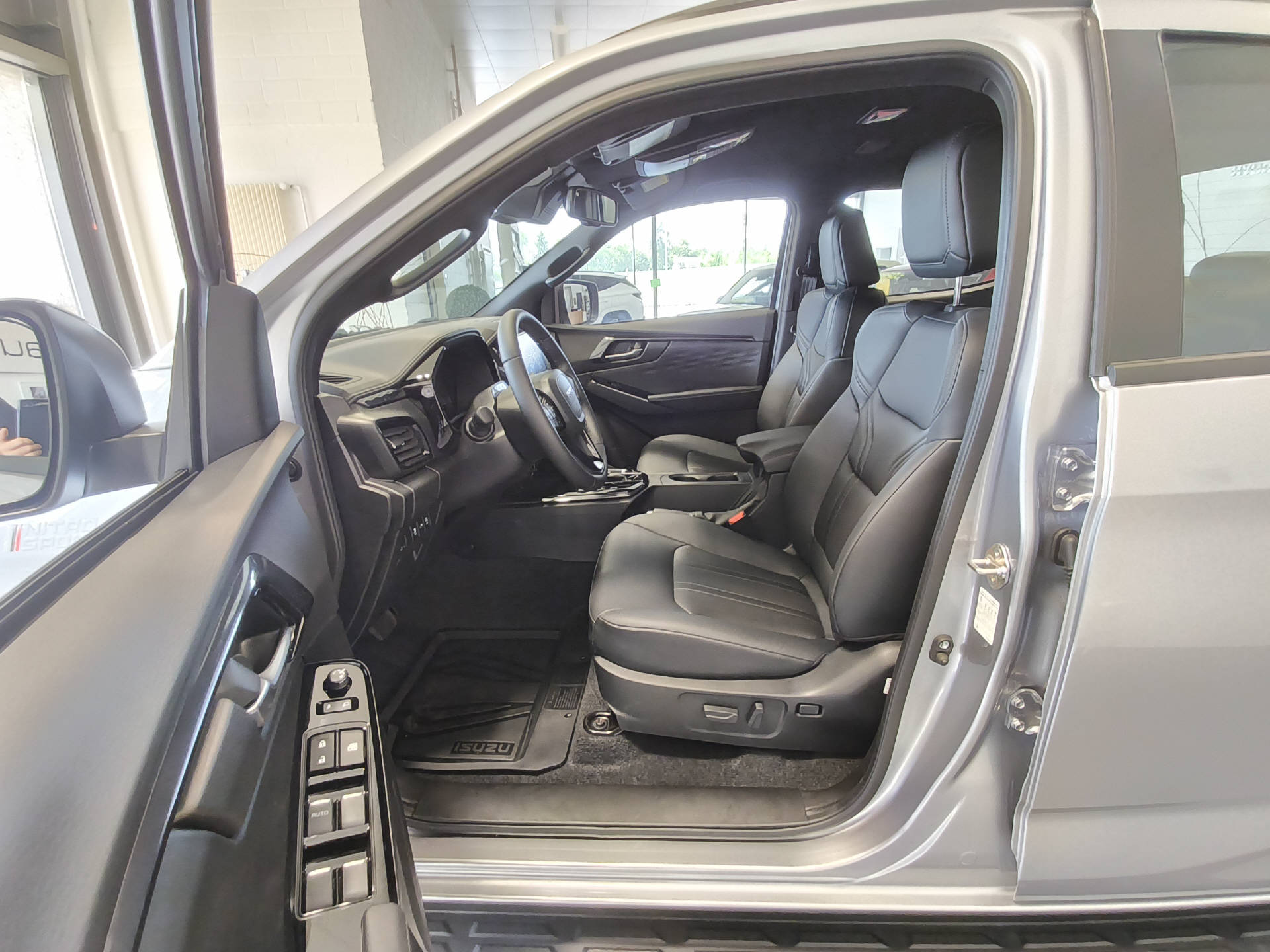 ISUZU D- Max Nitro Sport 2.2 Liter-image-16